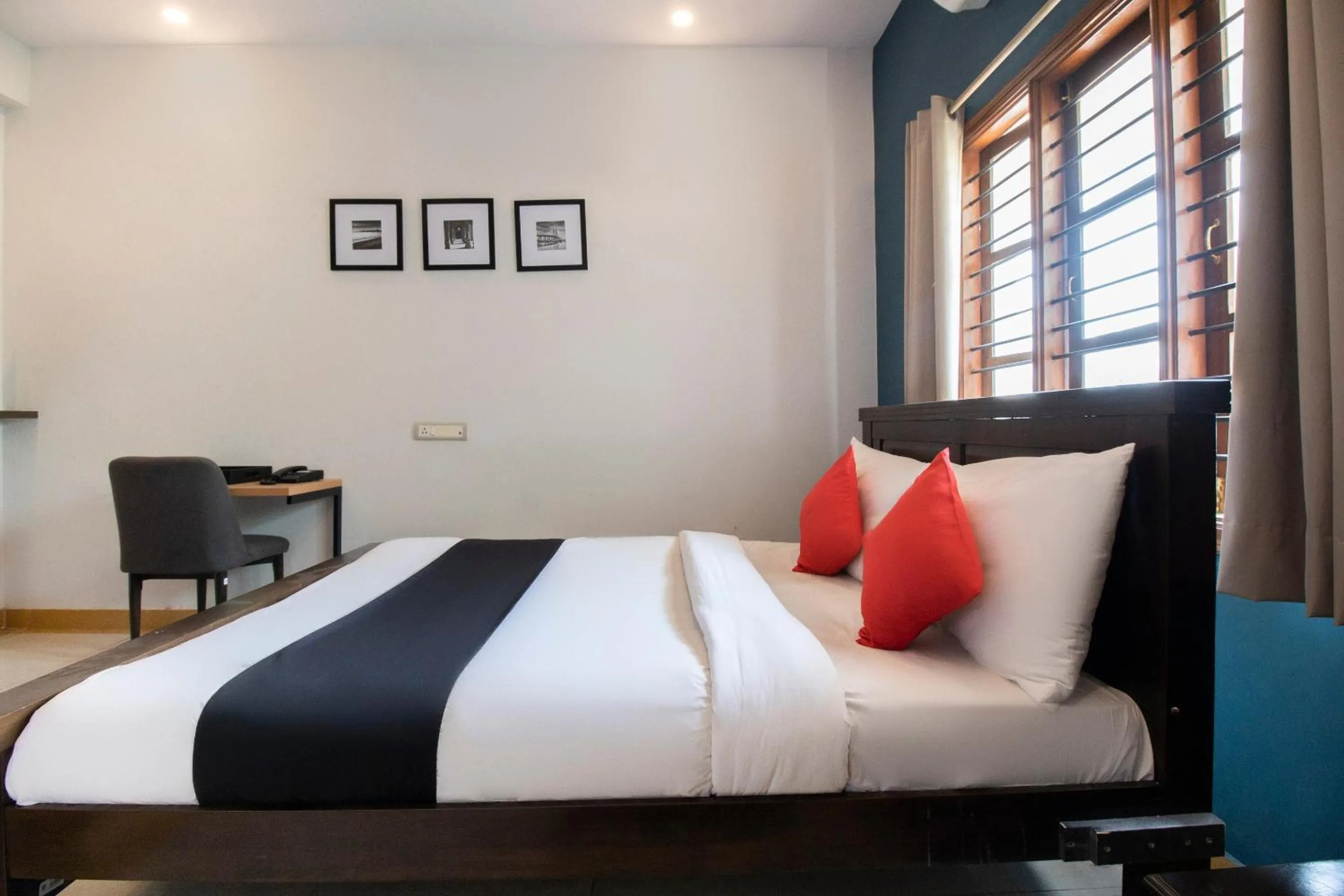 Bedroom, Bed in Collection O Victorian Comforts