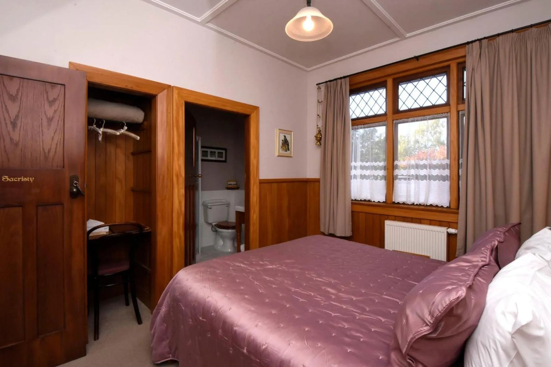 Bed in Te Anau Lodge