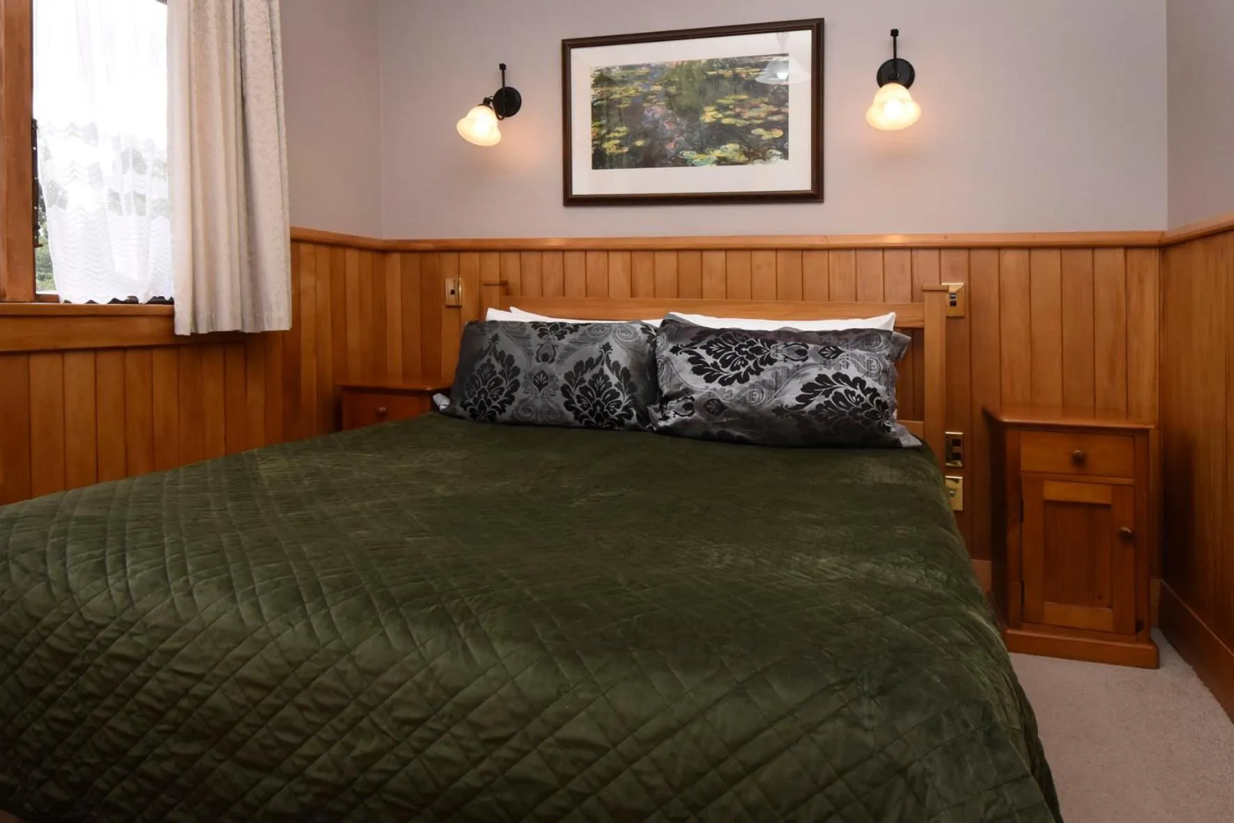 Bed in Te Anau Lodge