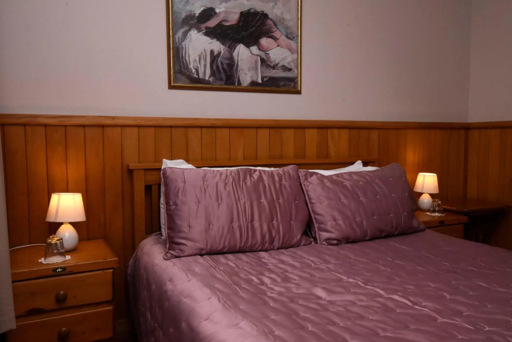 Bed in Te Anau Lodge