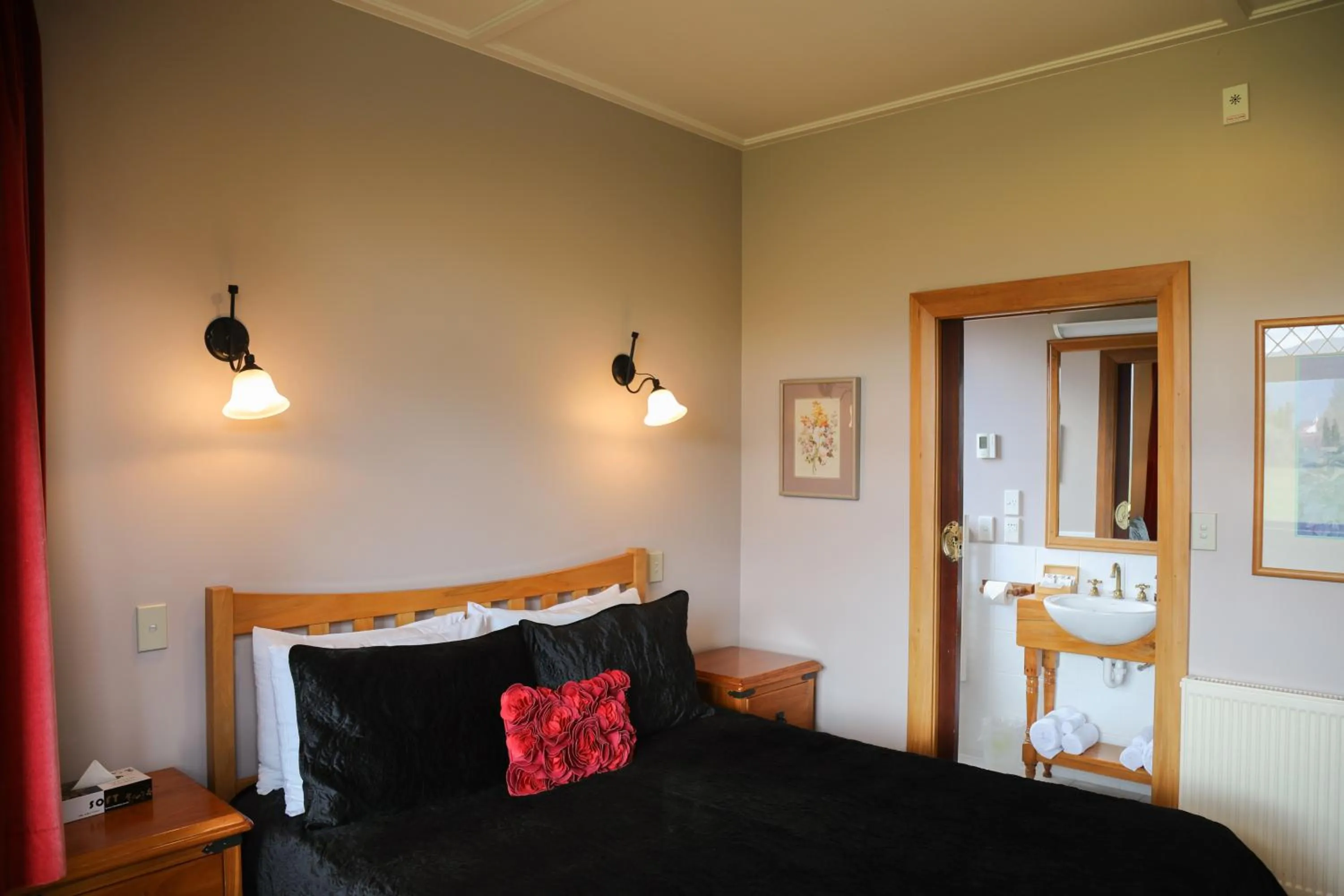 Bed in Te Anau Lodge
