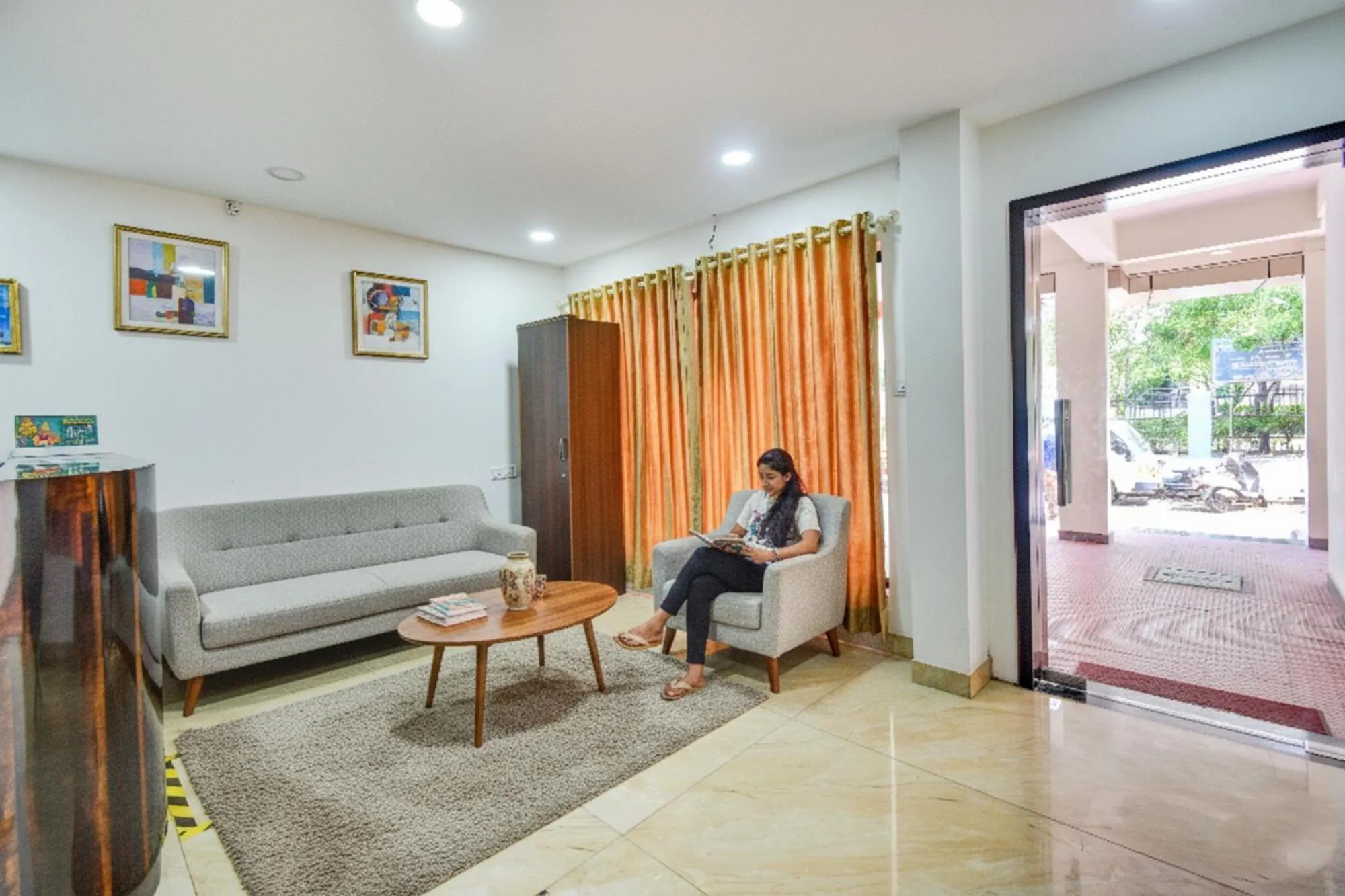 Seating area in FabHotel PAS Residency - Nr Marina Beach