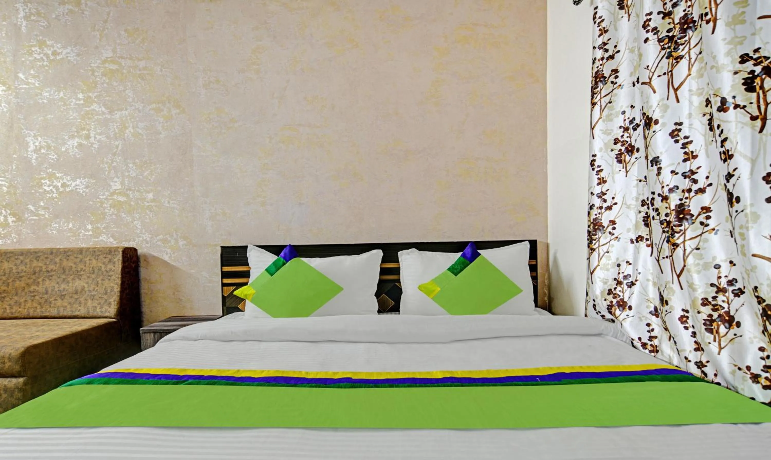 Bedroom, Bed in Treebo Alankar Hoshangabad Road