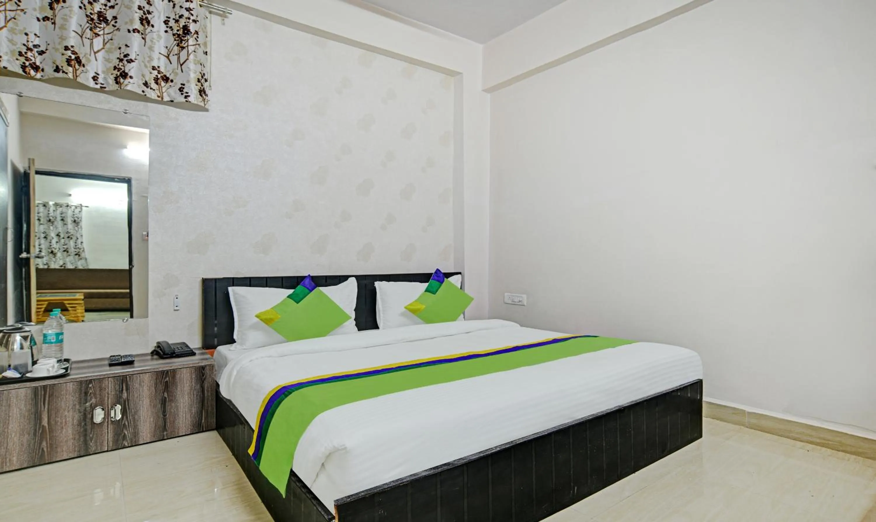 Bedroom, Bed in Treebo Alankar Hoshangabad Road