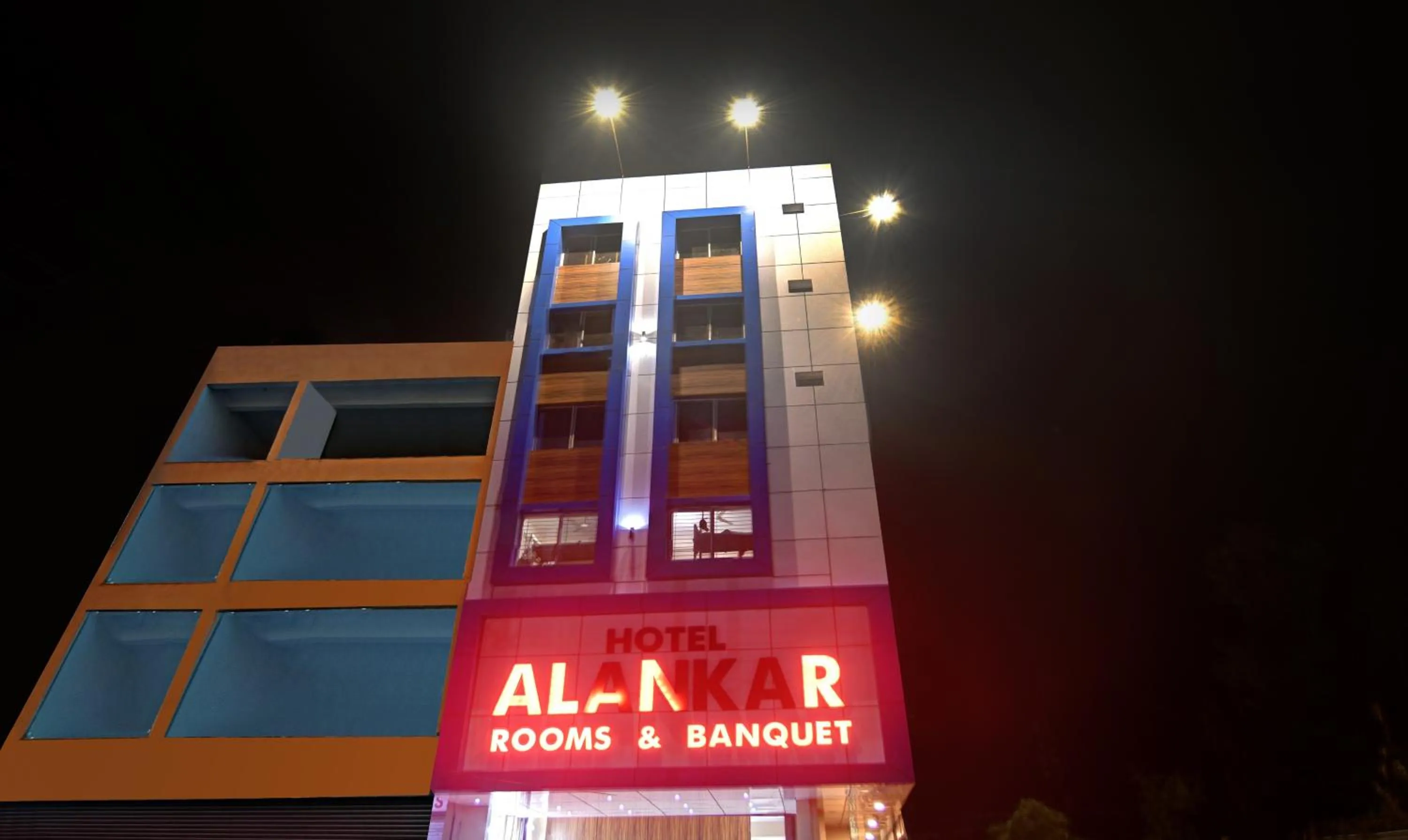 Property building in Treebo Alankar Hoshangabad Road