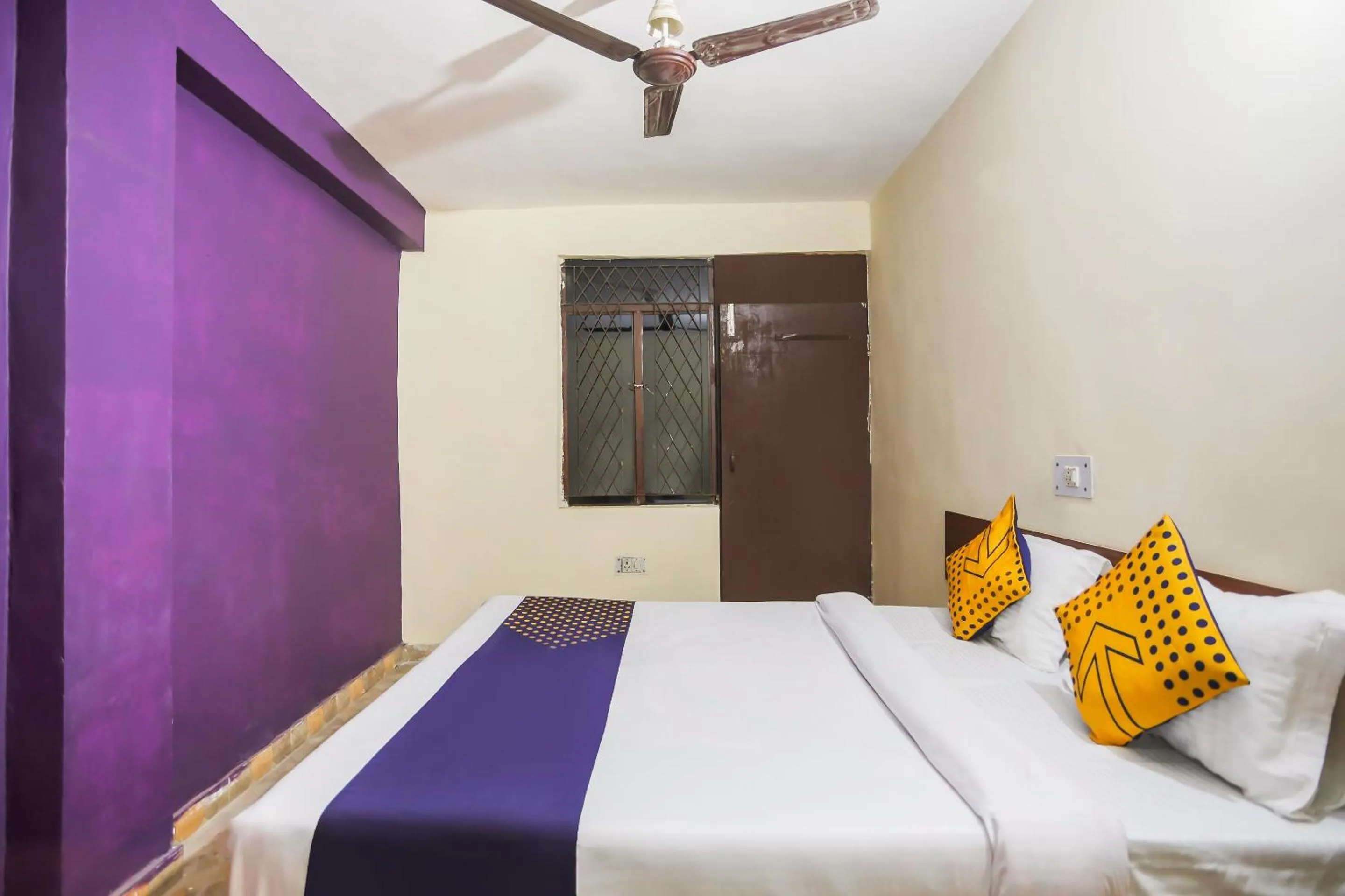 Bedroom, Bed in SPOT ON Hotel Harry's 1 Near Select Citywalk Mall