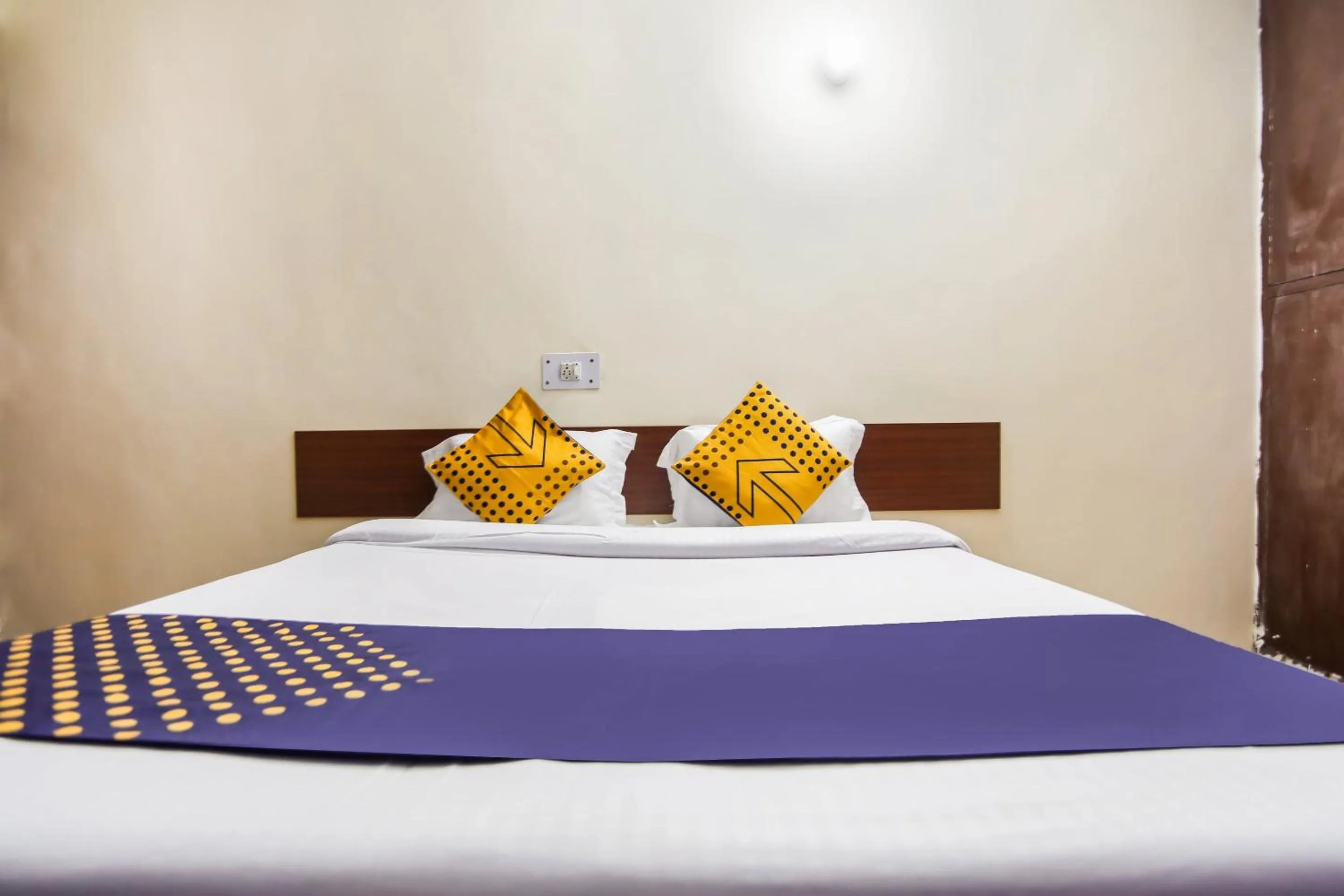 Bedroom, Bed in SPOT ON Hotel Harry's 1 Near Select Citywalk Mall