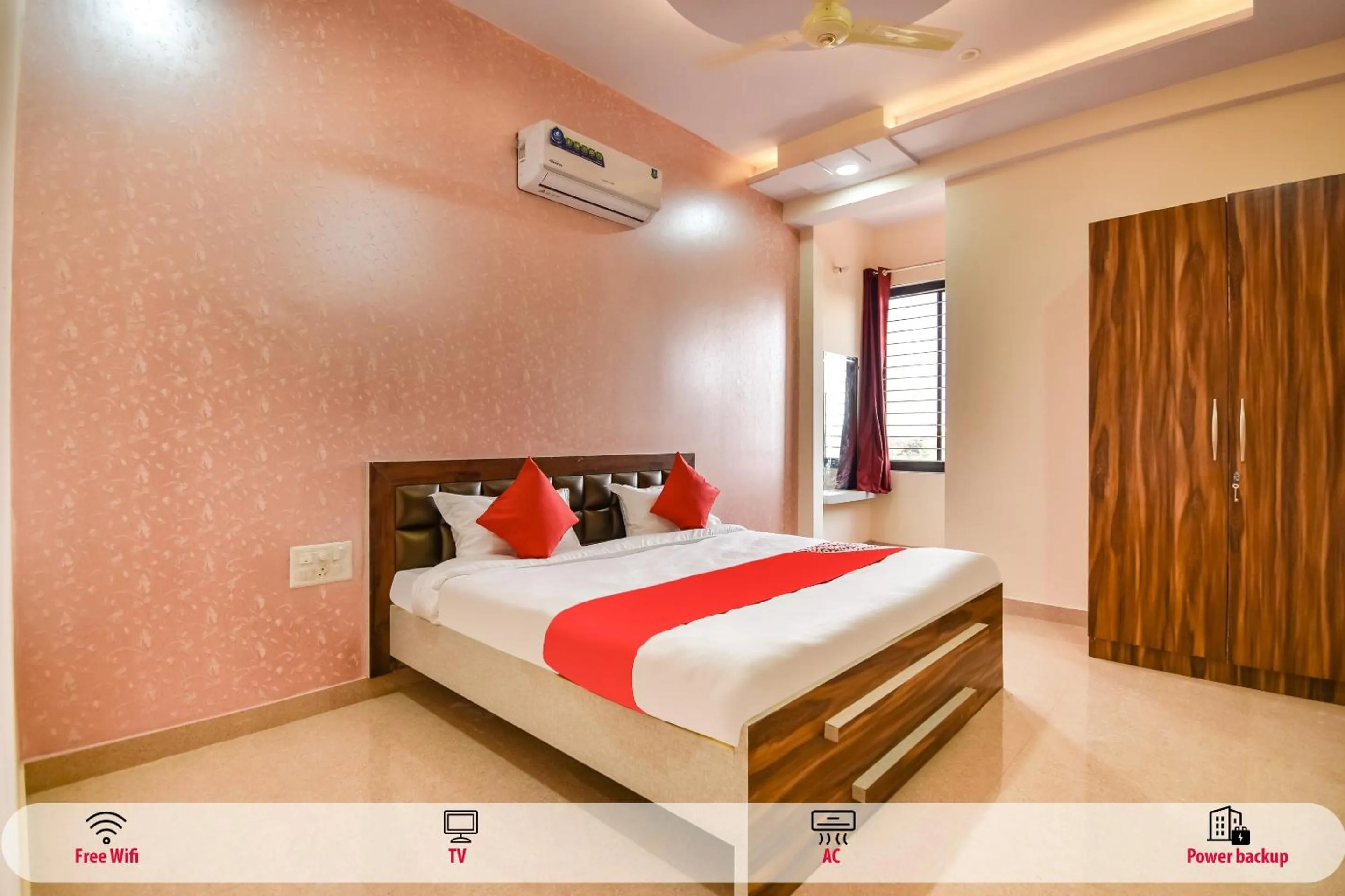 Bedroom in OYO 70183 Sai Kripa Lodging