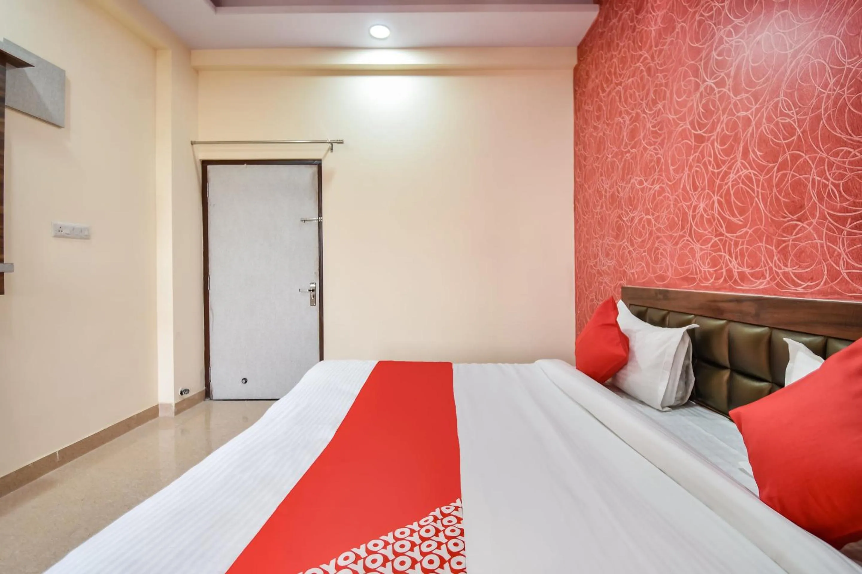 Bedroom in OYO 70183 Sai Kripa Lodging