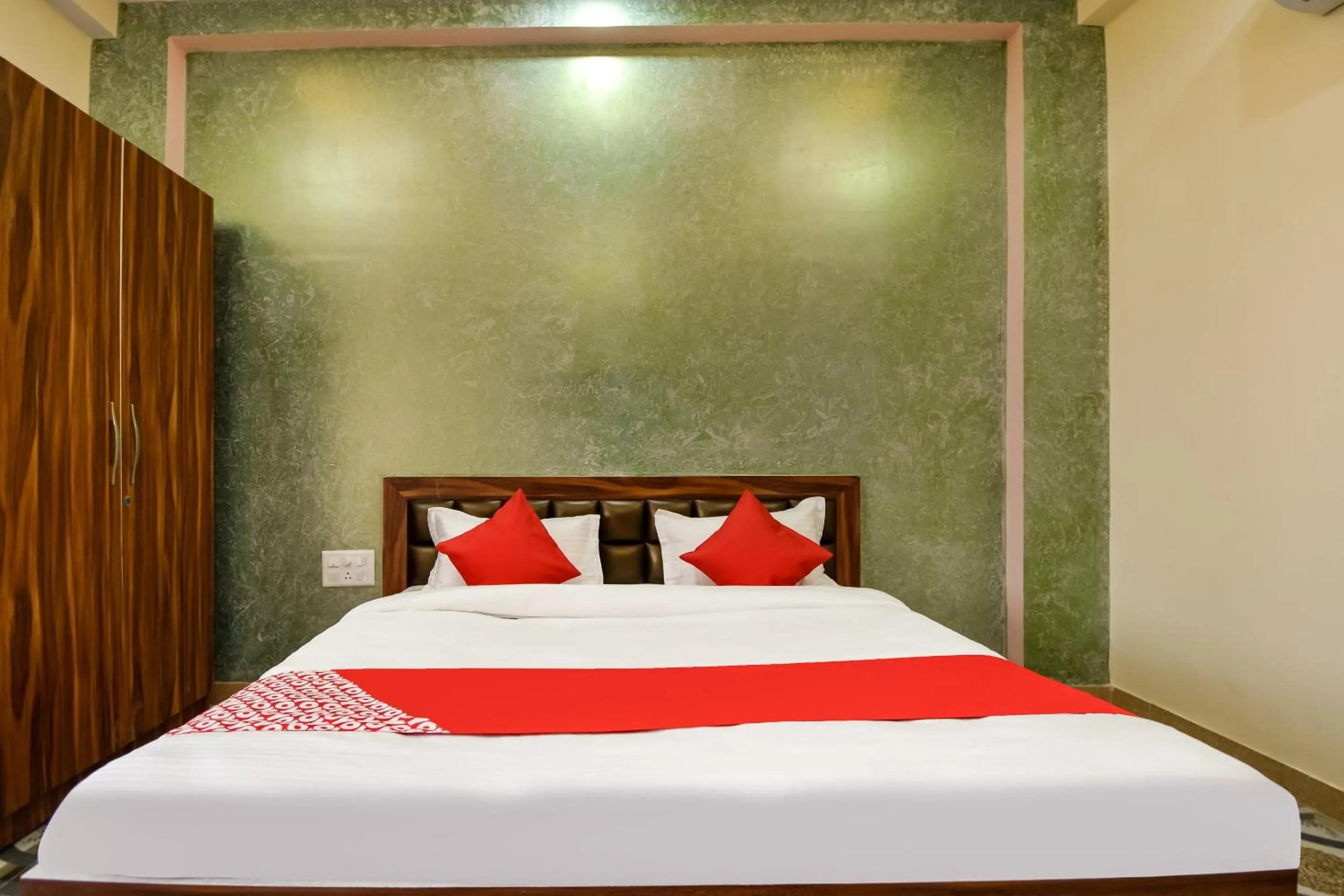 Bedroom in OYO 70183 Sai Kripa Lodging