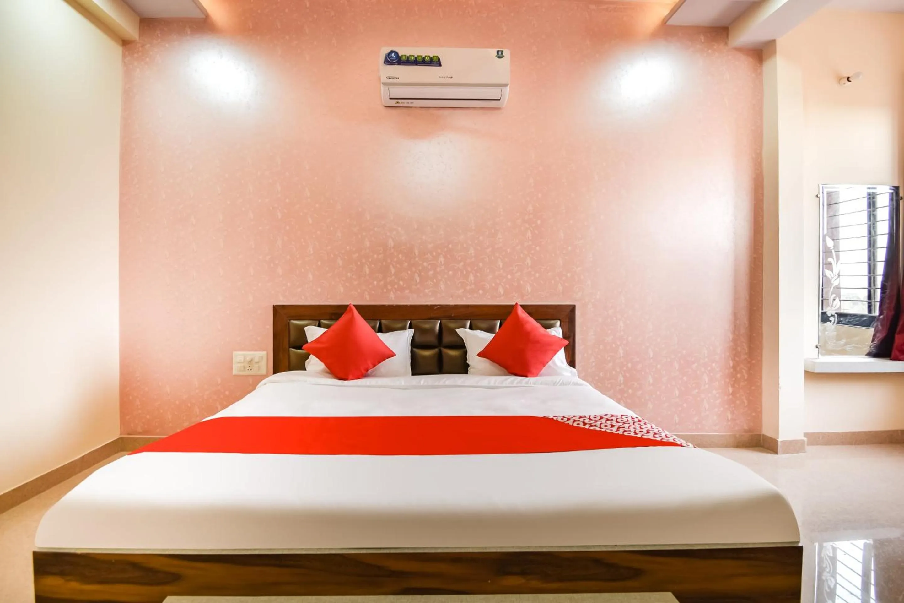 Bedroom in OYO 70183 Sai Kripa Lodging