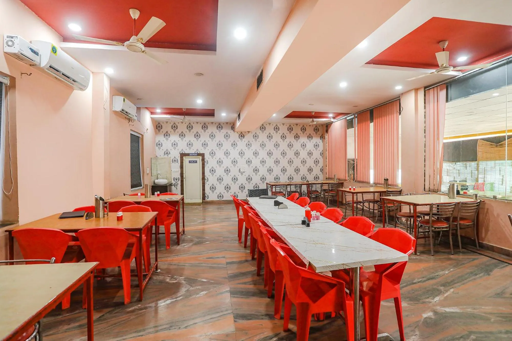 Restaurant/places to eat in TRPOTELS Prince Mama