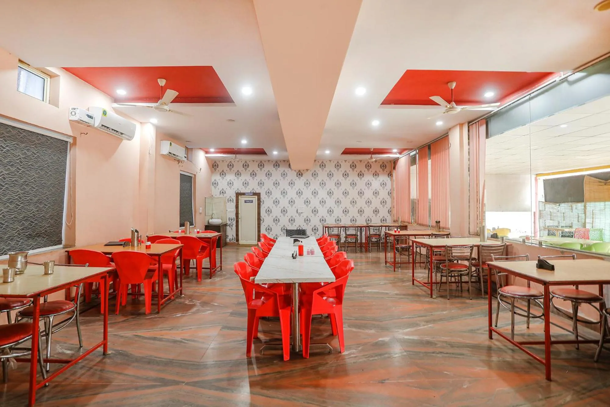 Restaurant/places to eat in TRPOTELS Prince Mama