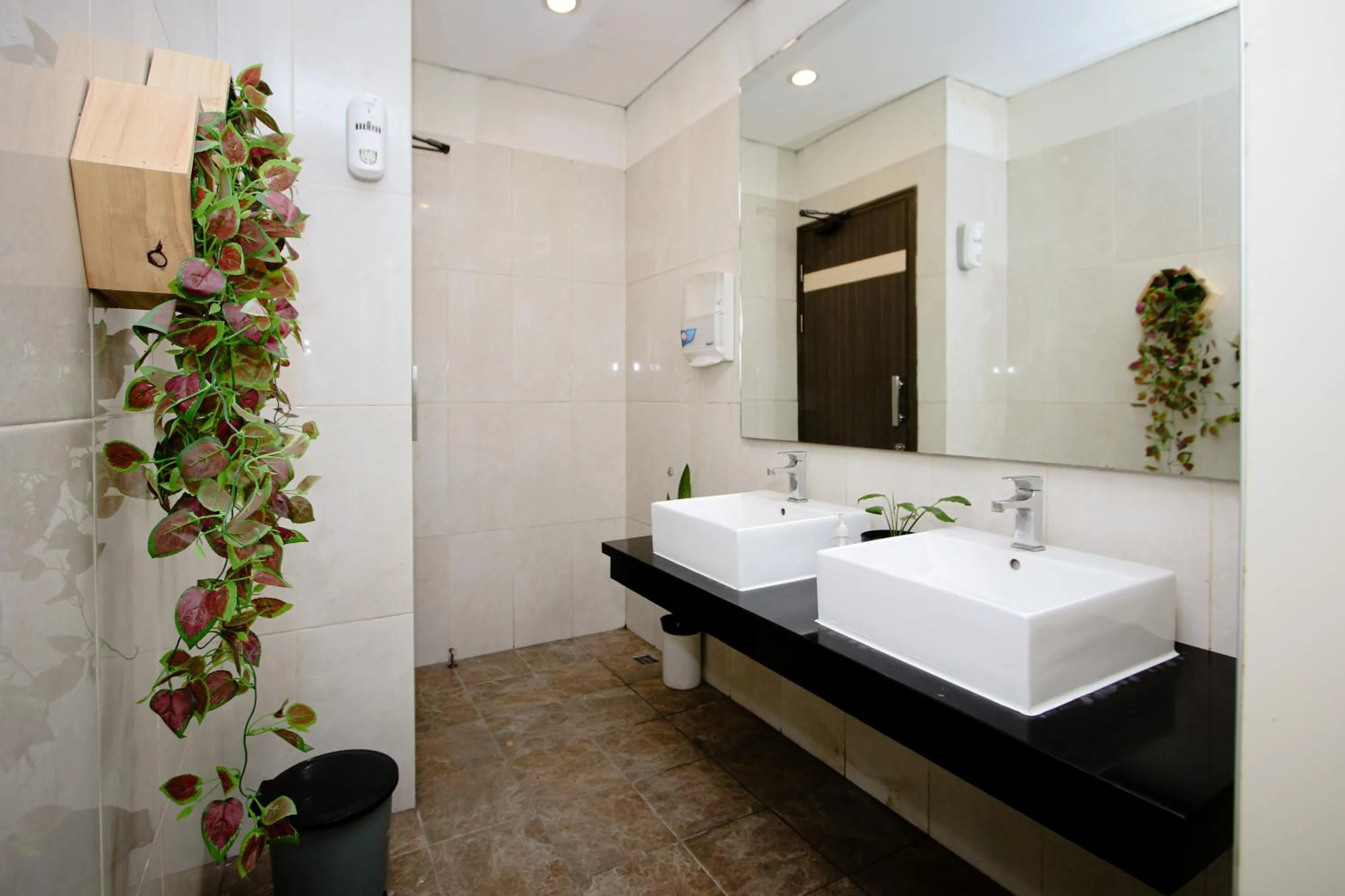 Property building, Bed in Zodiak Asia Afrika by KAGUM Hotels