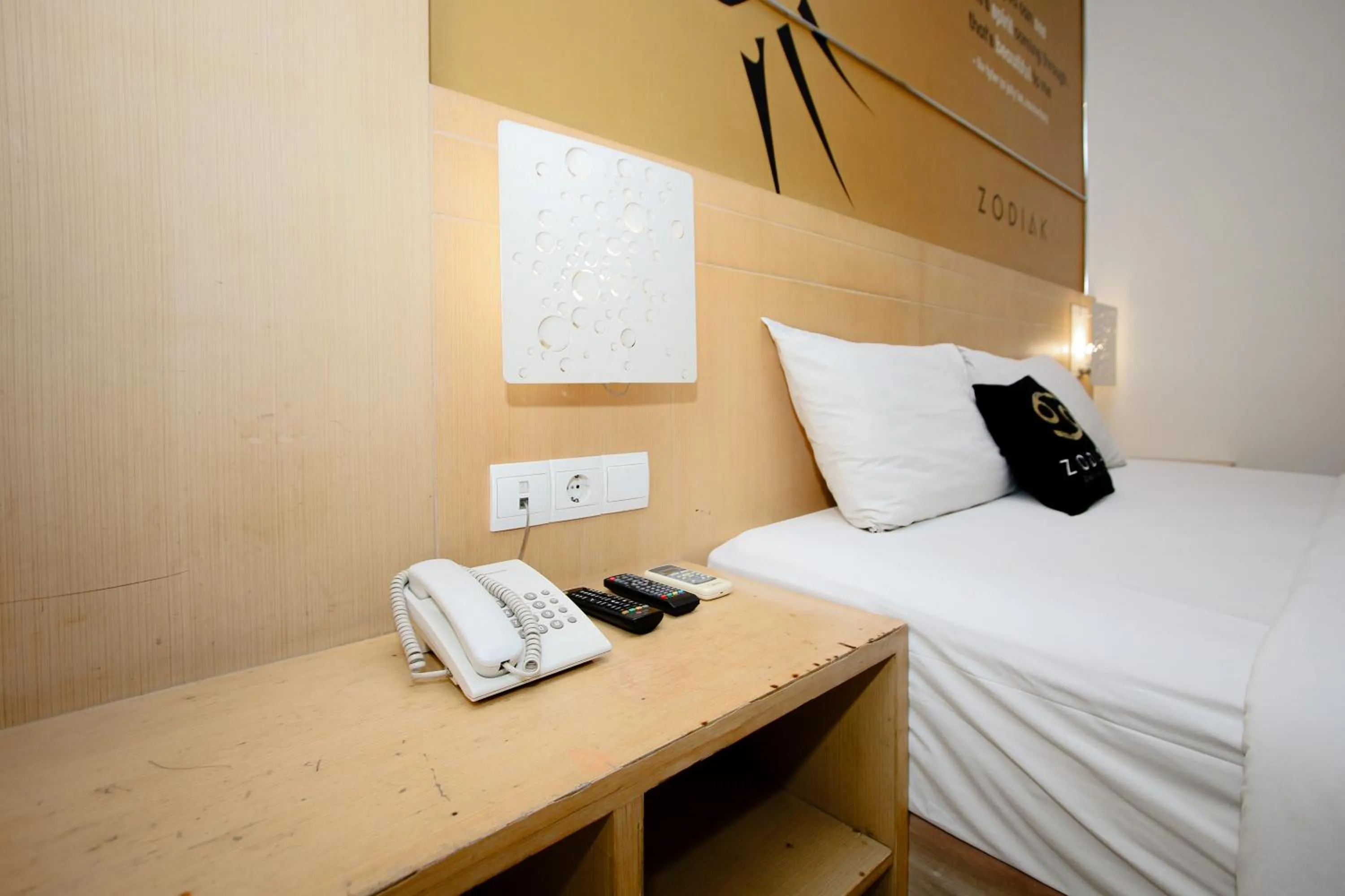 hair dresser, Bed in Zodiak Asia Afrika by KAGUM Hotels