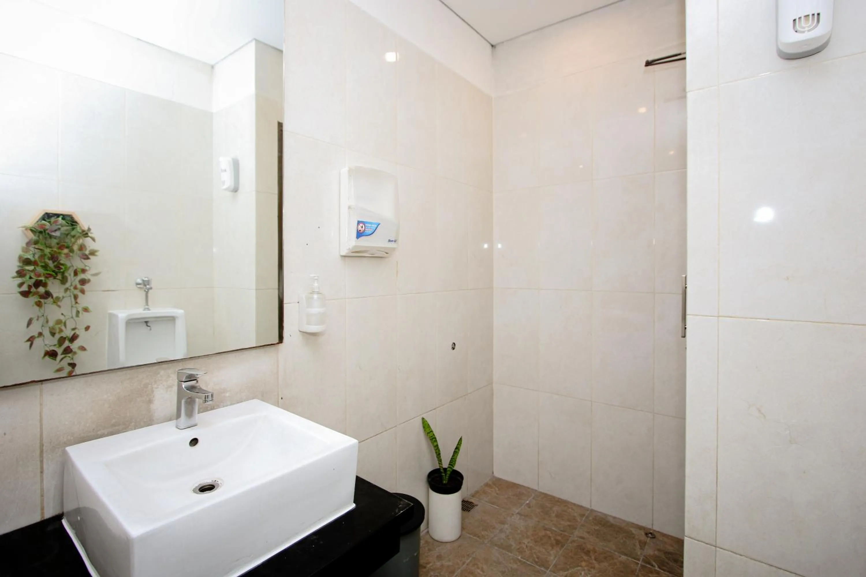 Toilet in Zodiak Asia Afrika by KAGUM Hotels