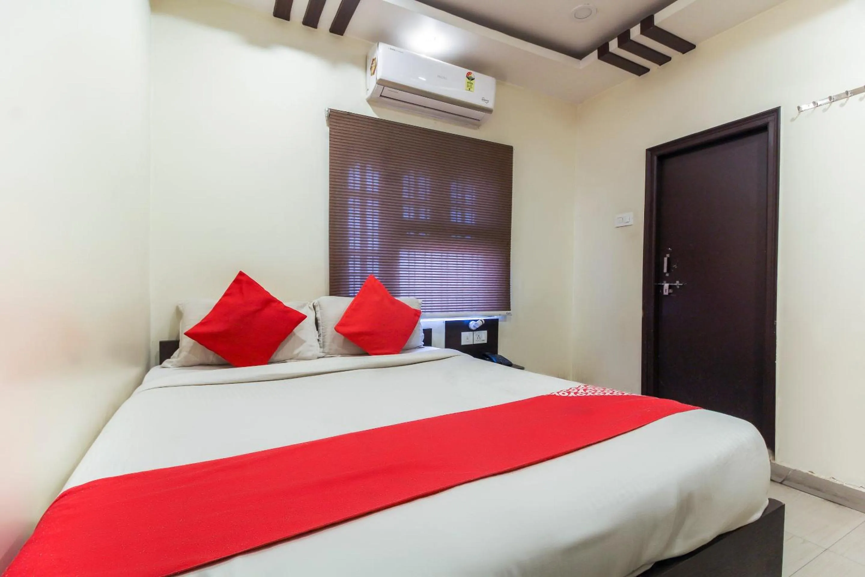 Bedroom, Bed in Hotel O Sri Harsha Residency Near JNTU Metro