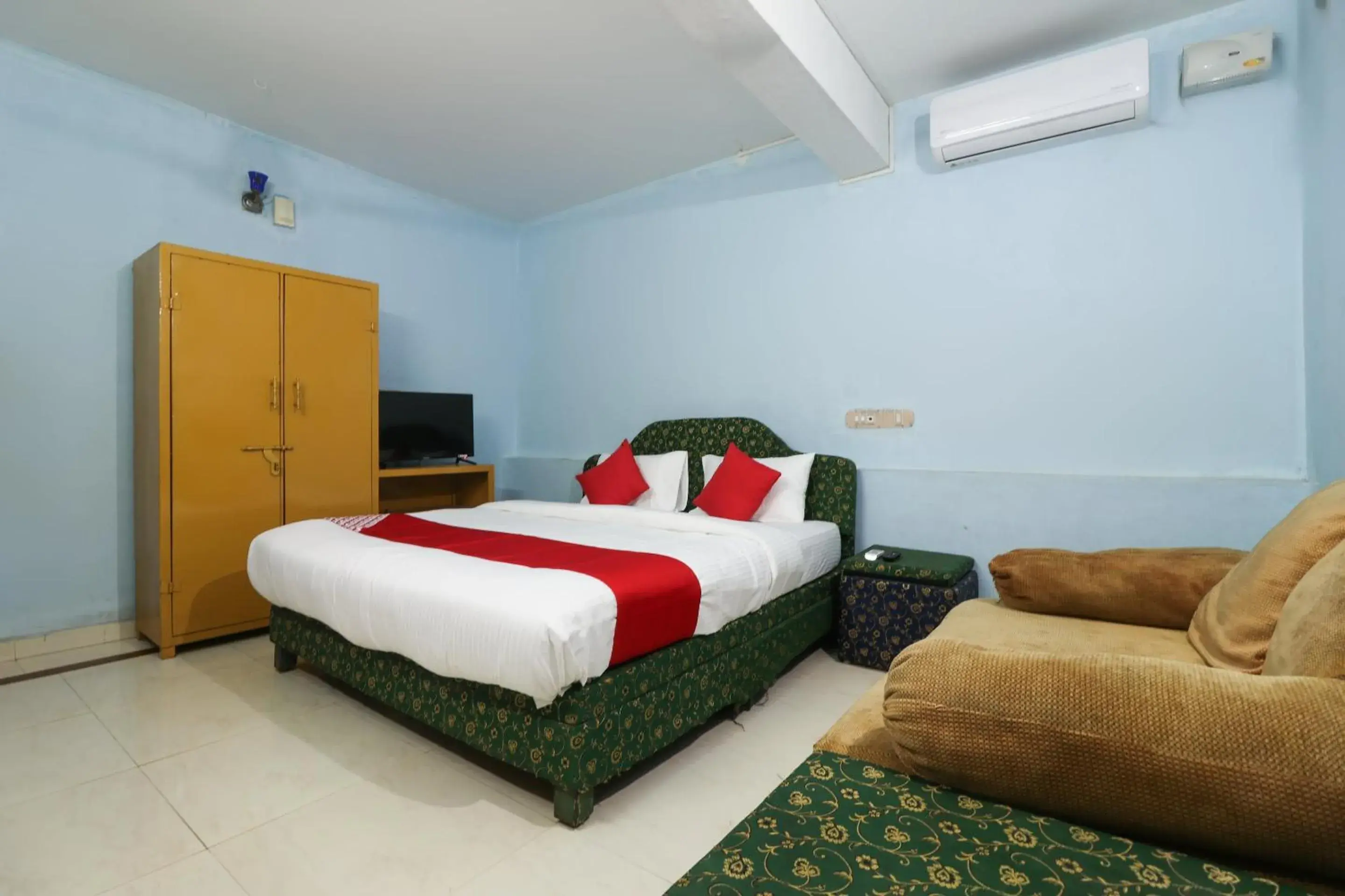 Classic Triple Room - single occupancy in Hotel O Sandhra Apartments Classic Triple Room - single occupancy in Hotel O Sandhra Apartments