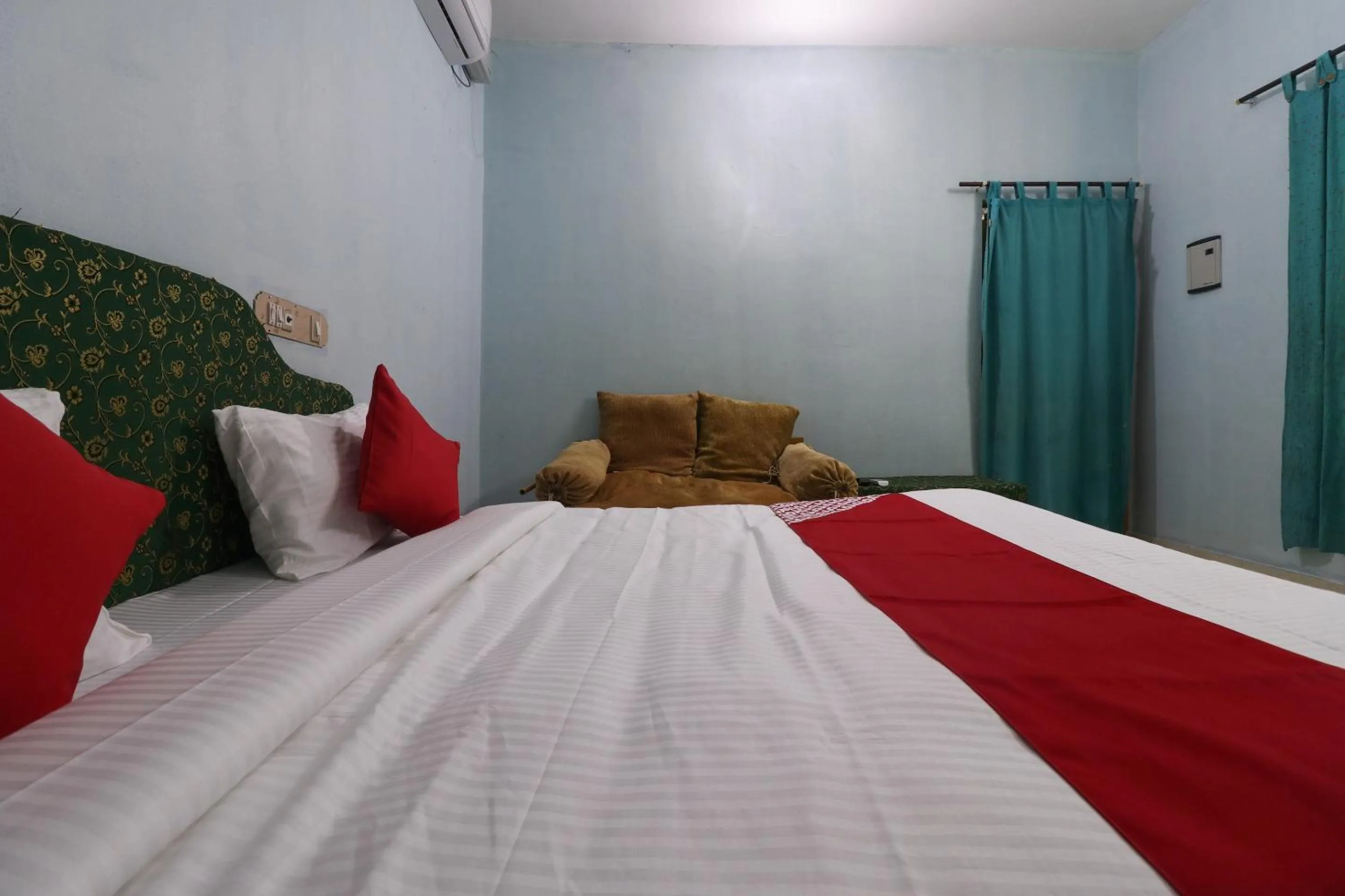 Bedroom, Bed in Hotel O Sandhra Apartments