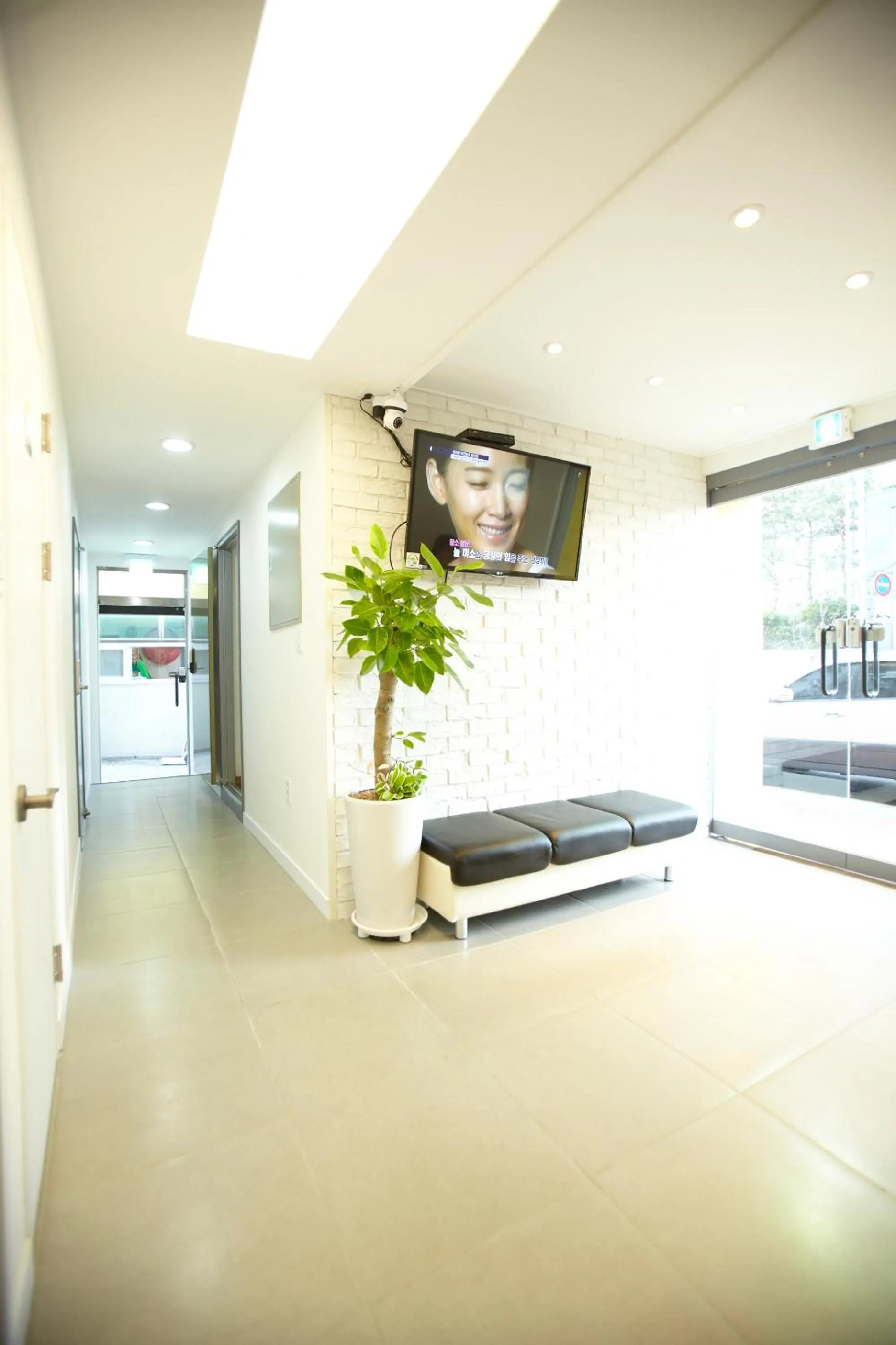 Communal lounge/ TV room in 24 Guesthouse Seoul Station