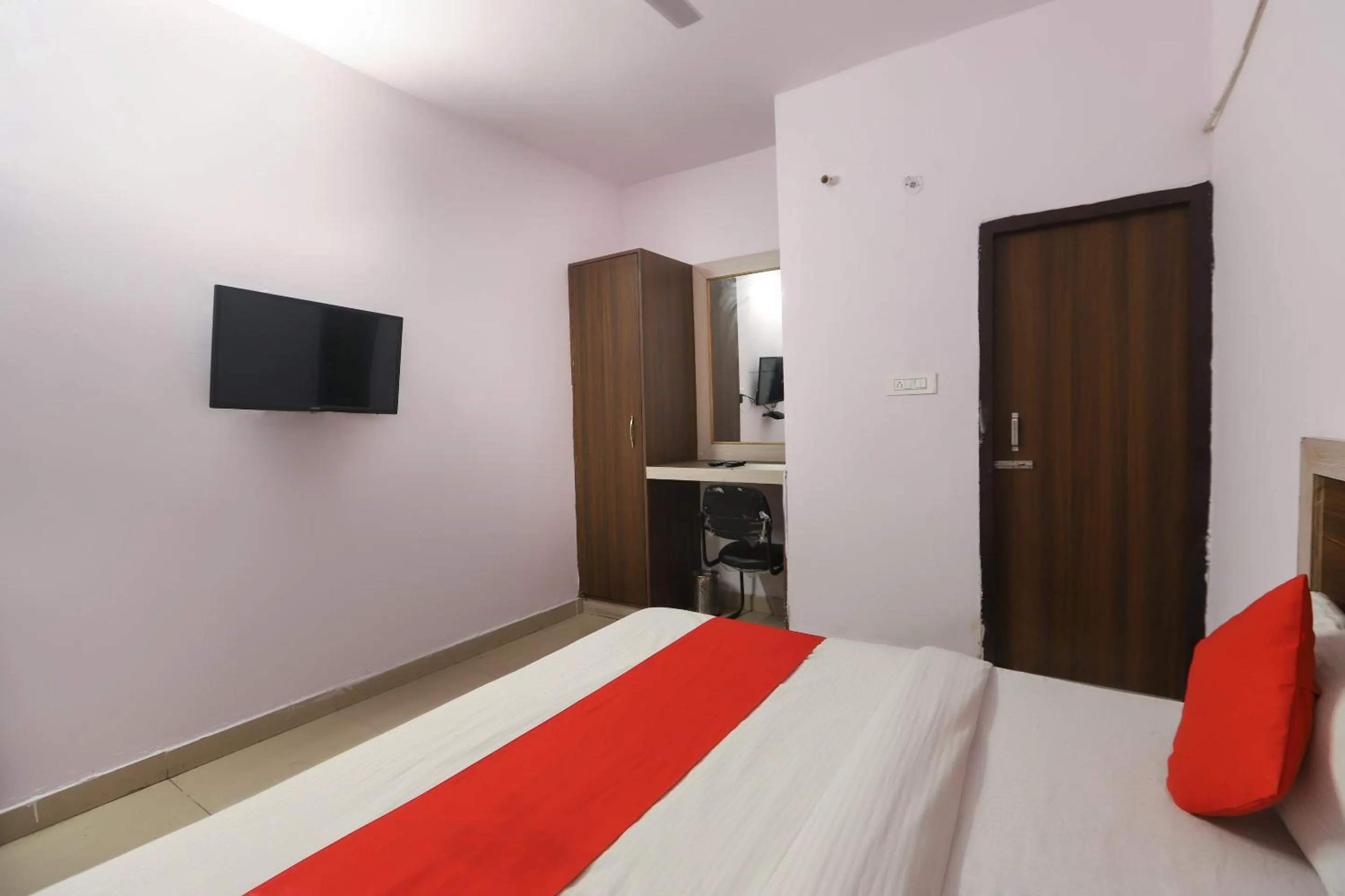 Bedroom in Hotel O Noida Villa