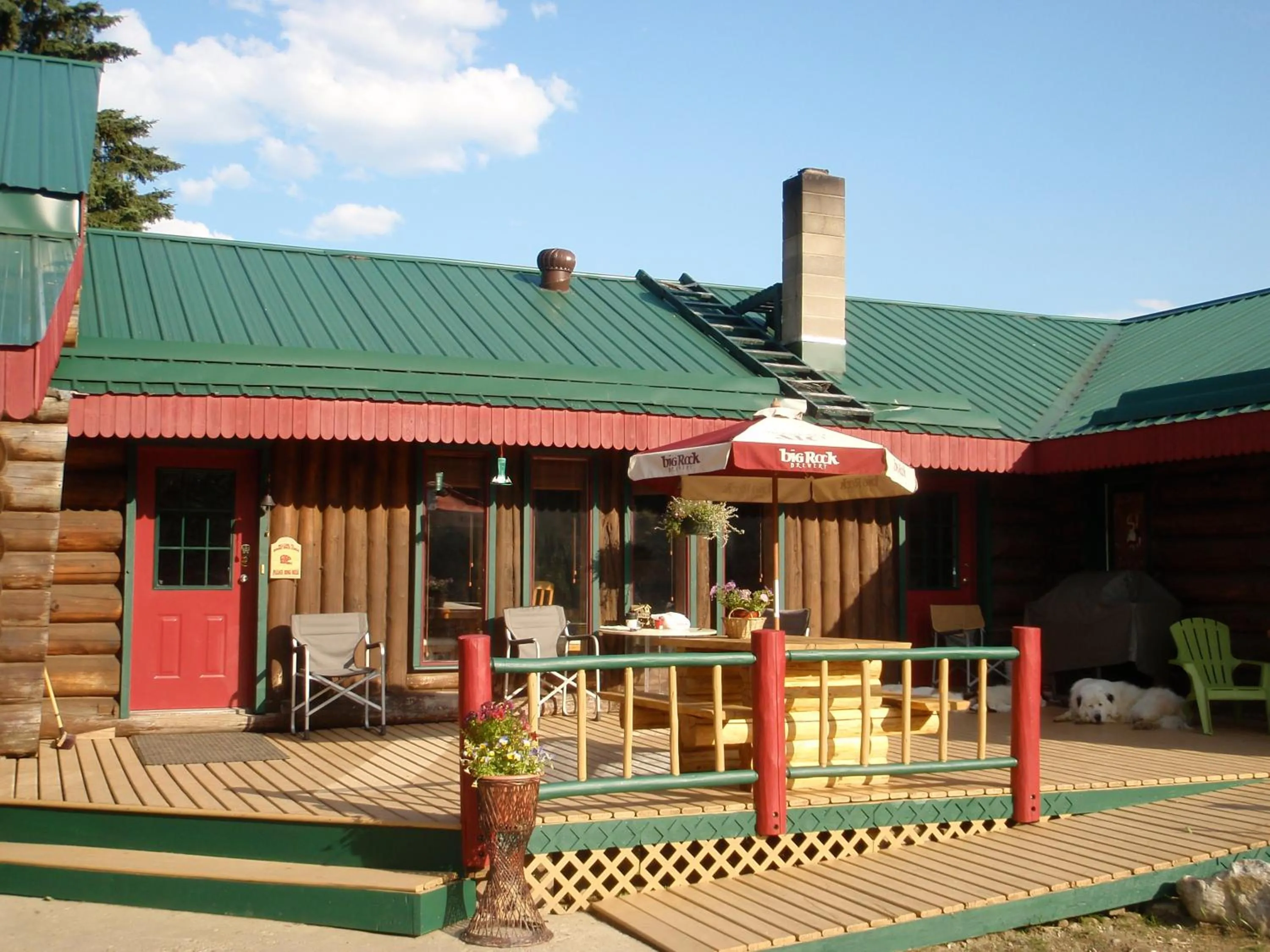 Facade/entrance in Summit River Lodge & Campsites