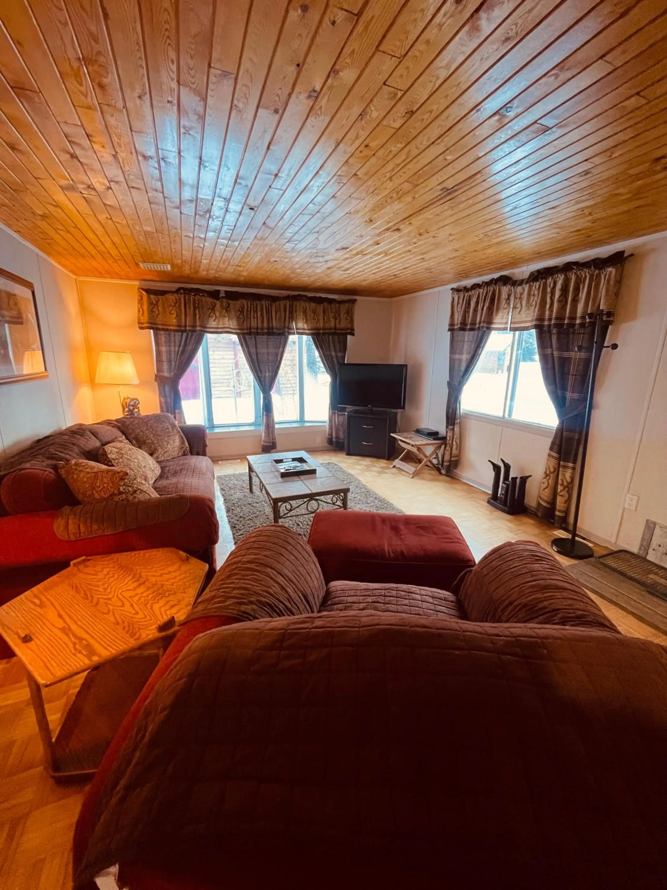 Summit River Lodge & Campsites