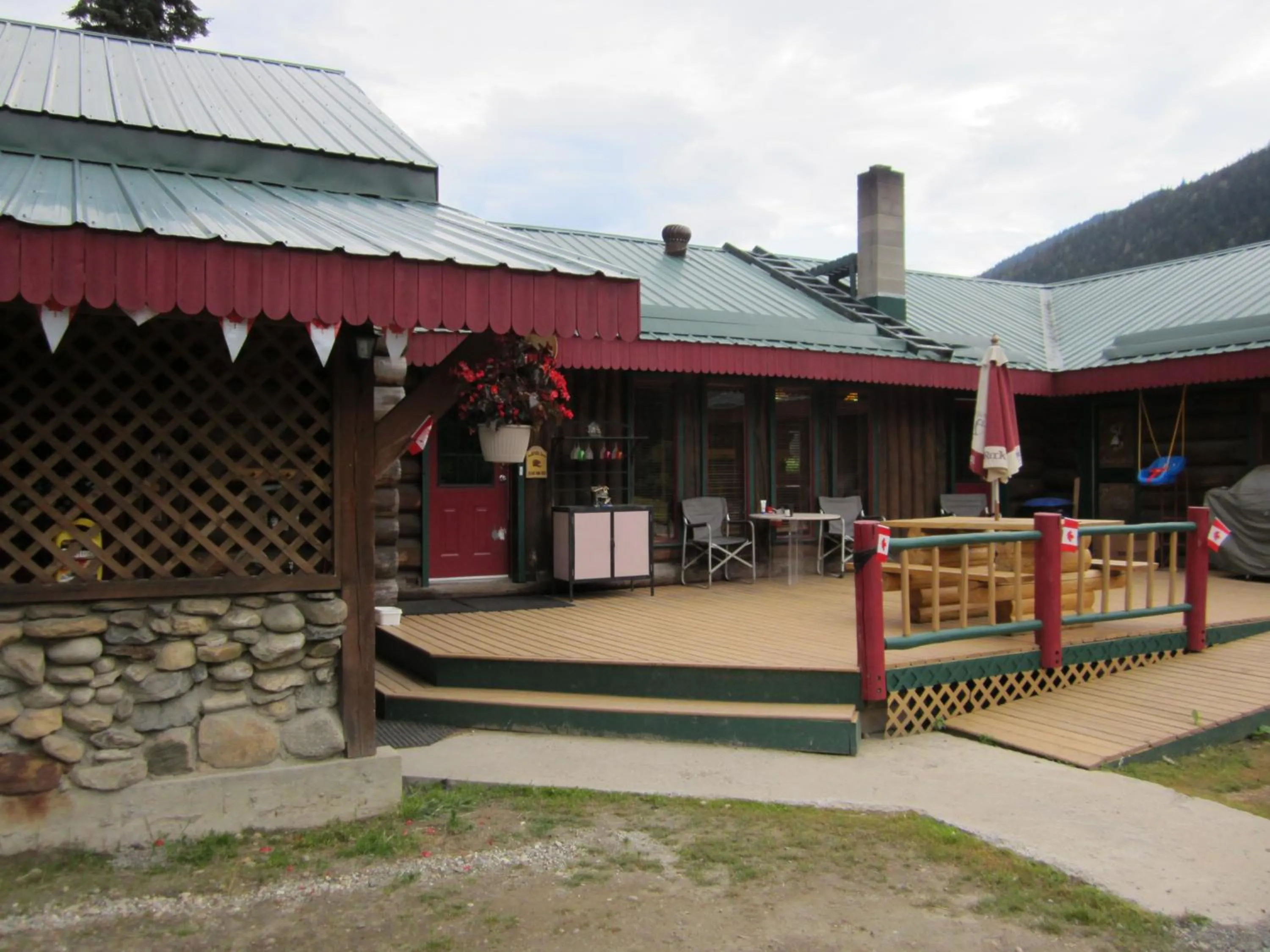 Facade/entrance in Summit River Lodge & Campsites