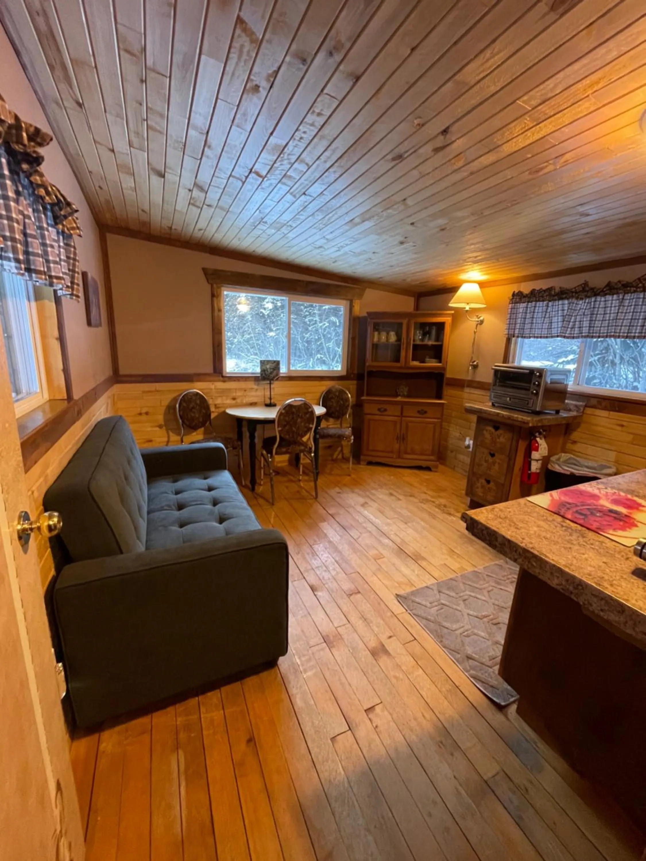 Summit River Lodge & Campsites