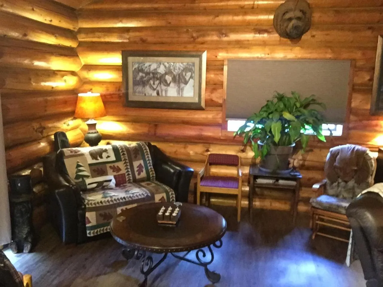 Communal lounge/ TV room in Summit River Lodge & Campsites