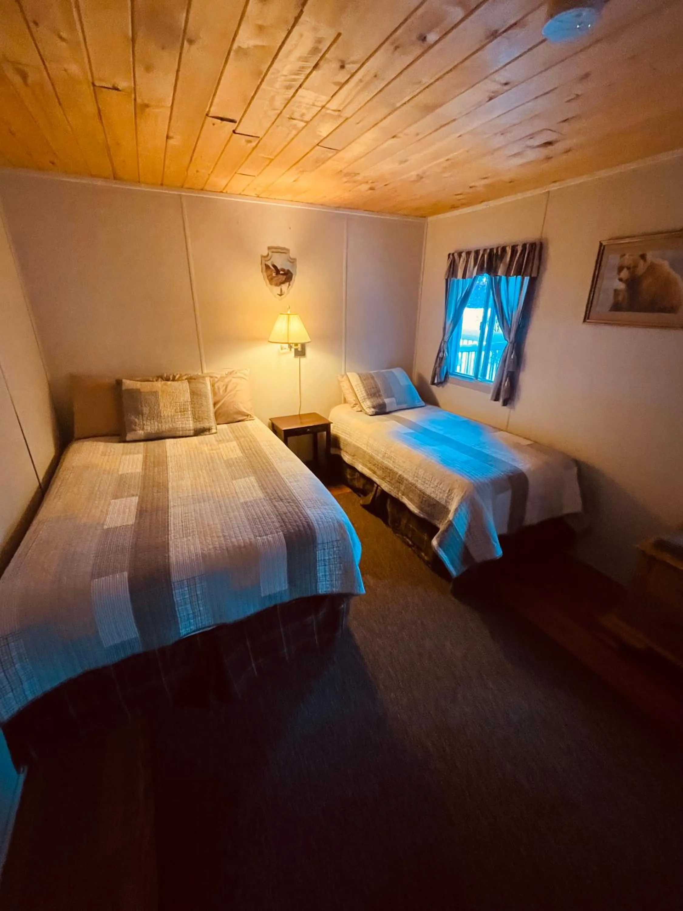 Summit River Lodge & Campsites