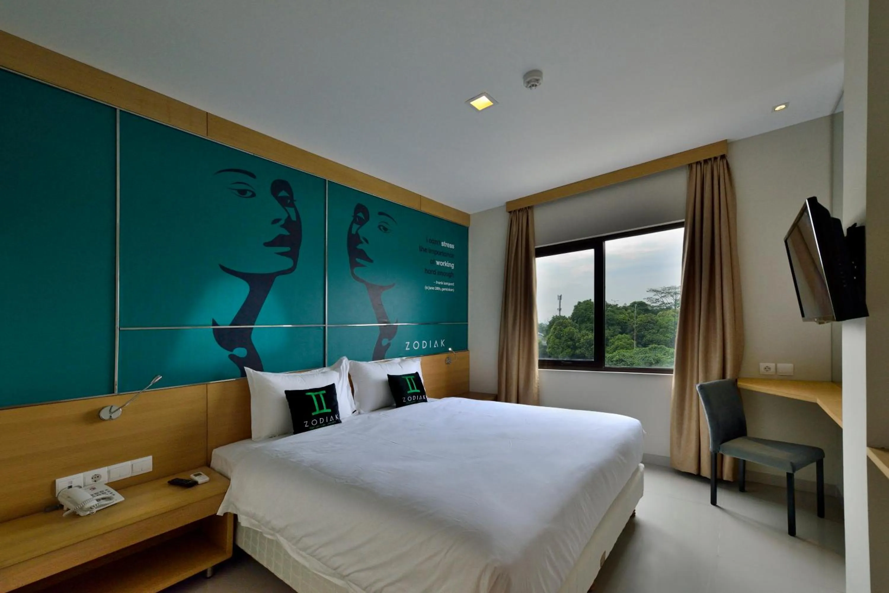 Photo of the whole room, Bed in Zodiak MT Haryono by KAGUM Hotels