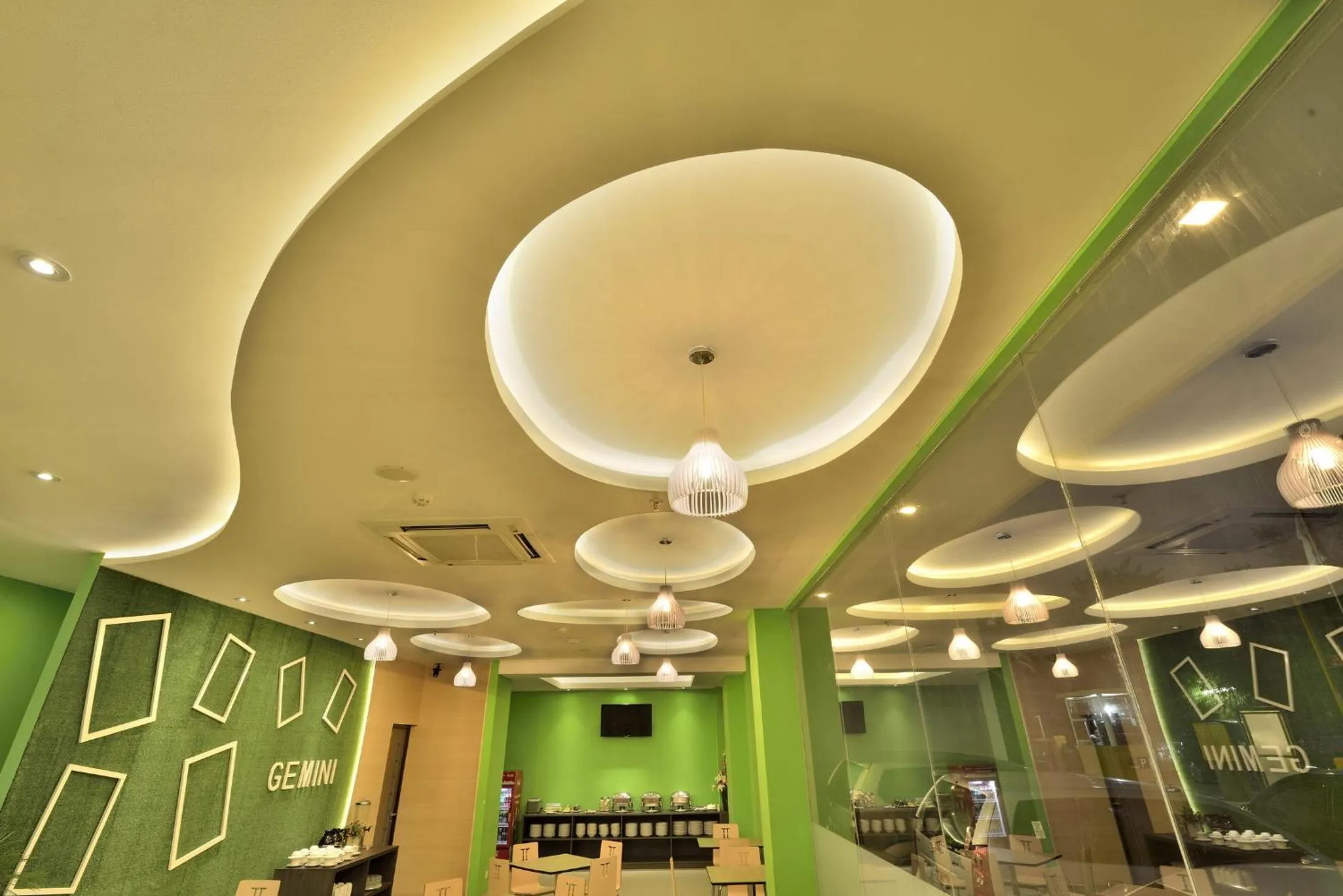 Restaurant/places to eat in Zodiak MT Haryono by KAGUM Hotels