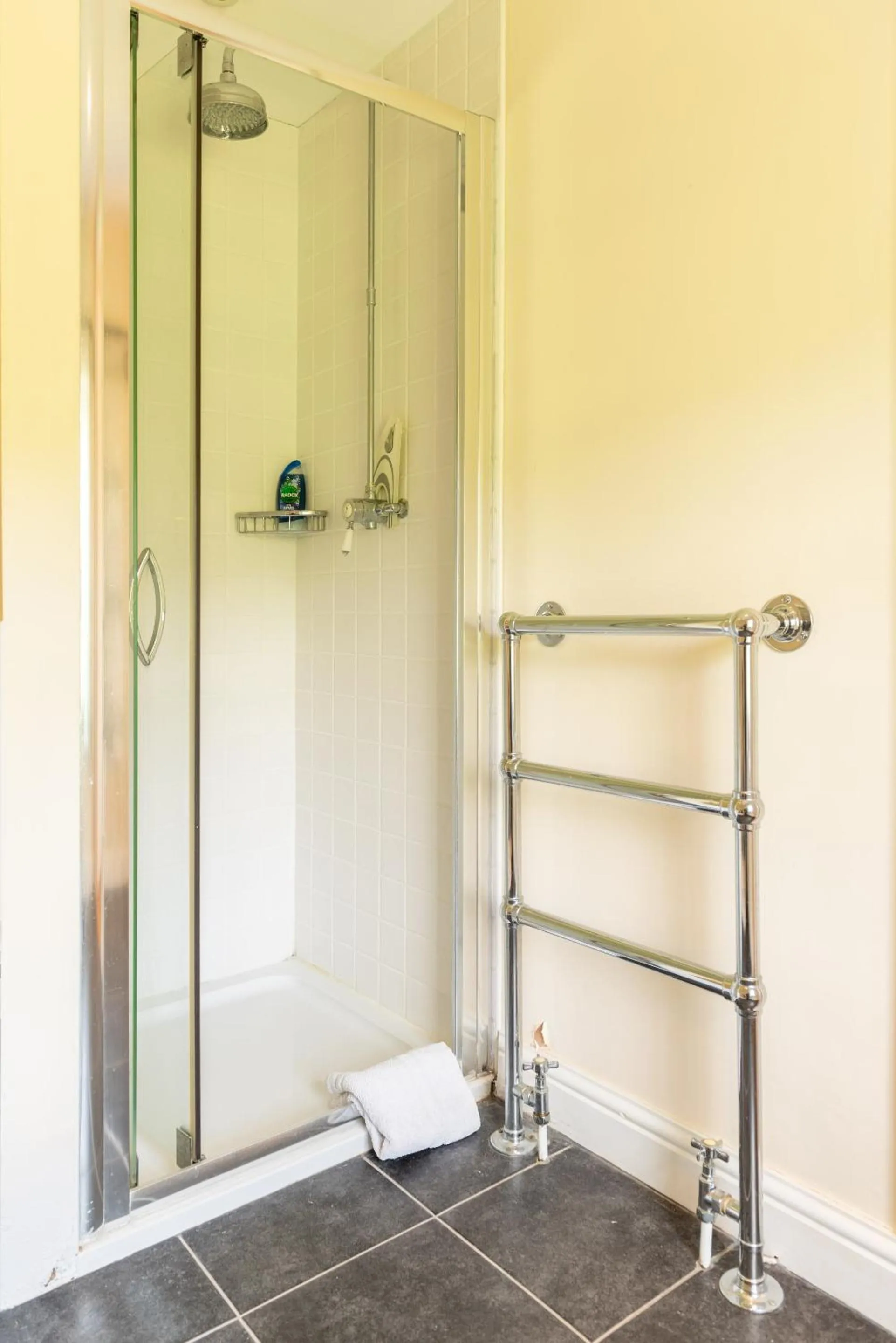 Kitchen or kitchenette in Alltybrain Farm Cottages