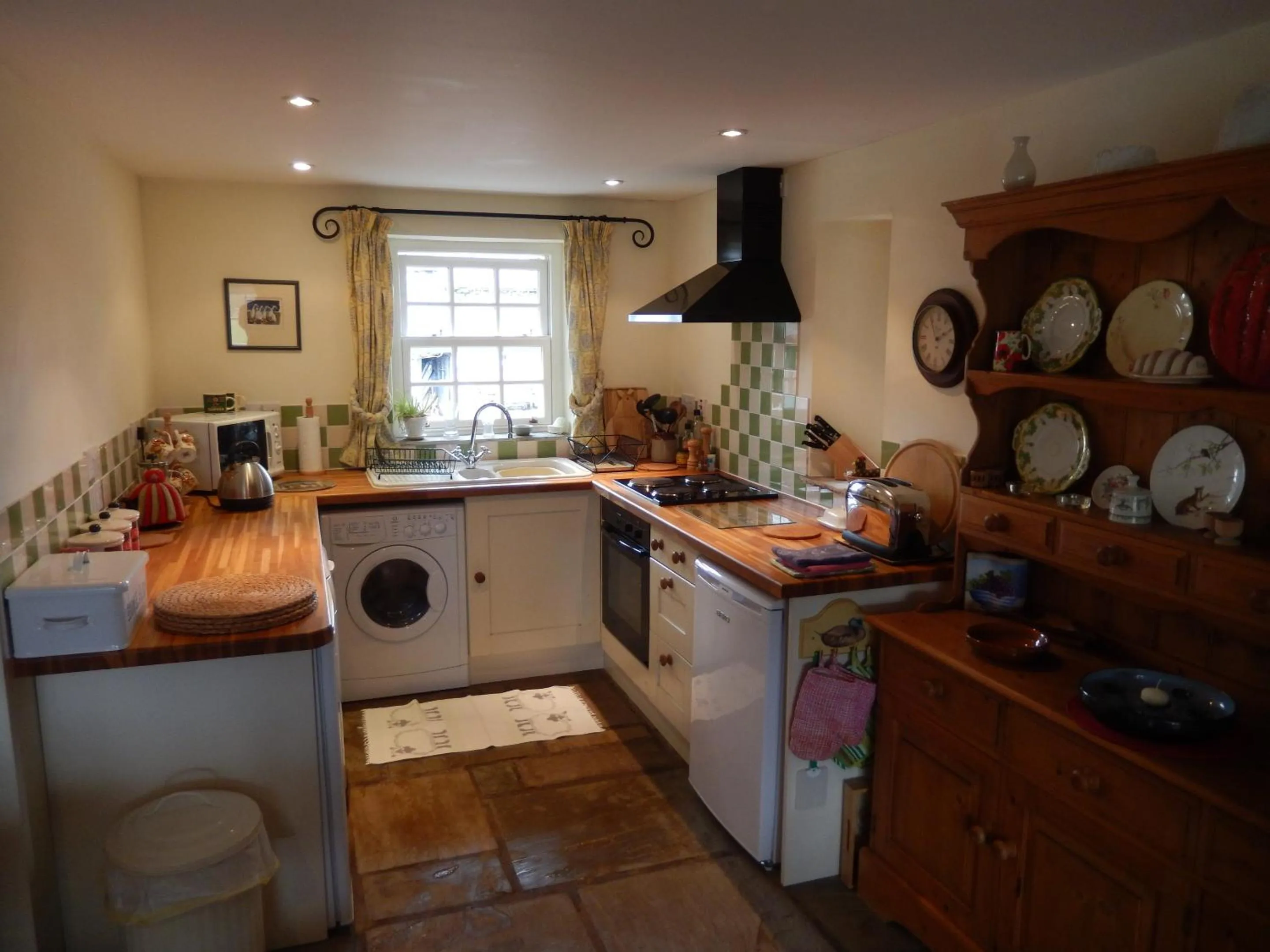 Kitchen or kitchenette in Alltybrain Farm Cottages