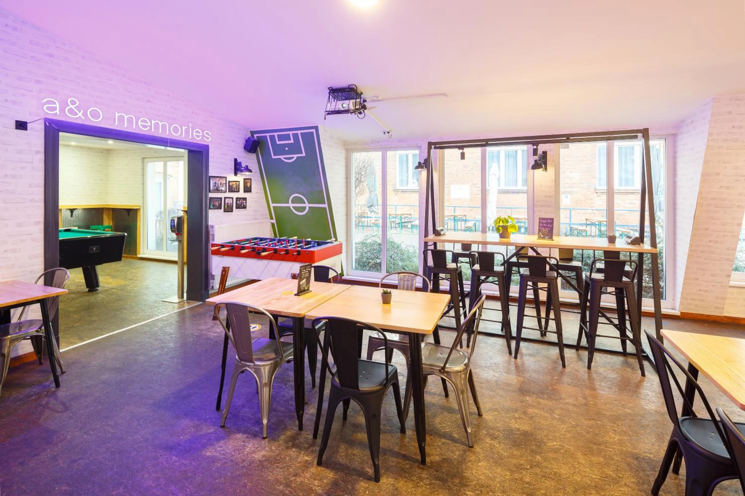 Lounge or bar in a&o Berlin Friedrichshain