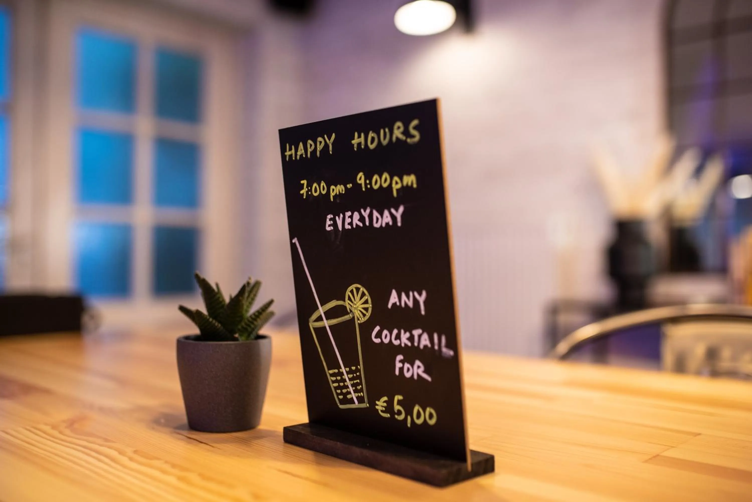 Lounge or bar in a&o Berlin Friedrichshain