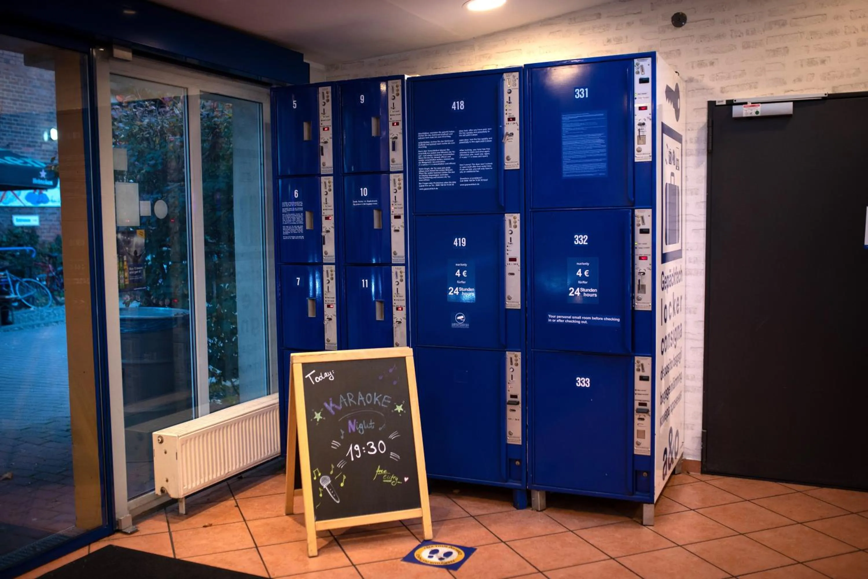 microwave in a&o Berlin Friedrichshain