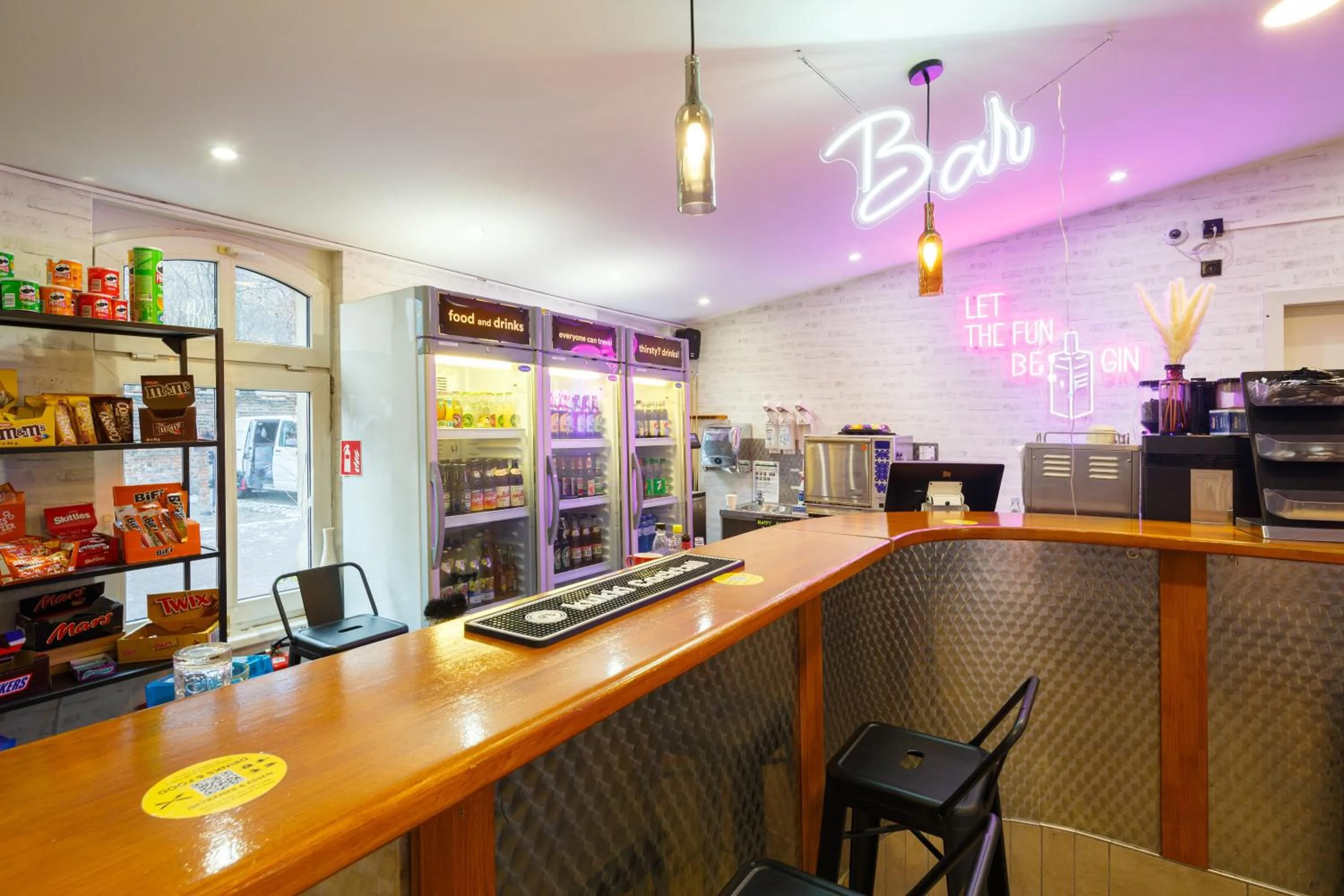 Lounge or bar in a&o Berlin Friedrichshain