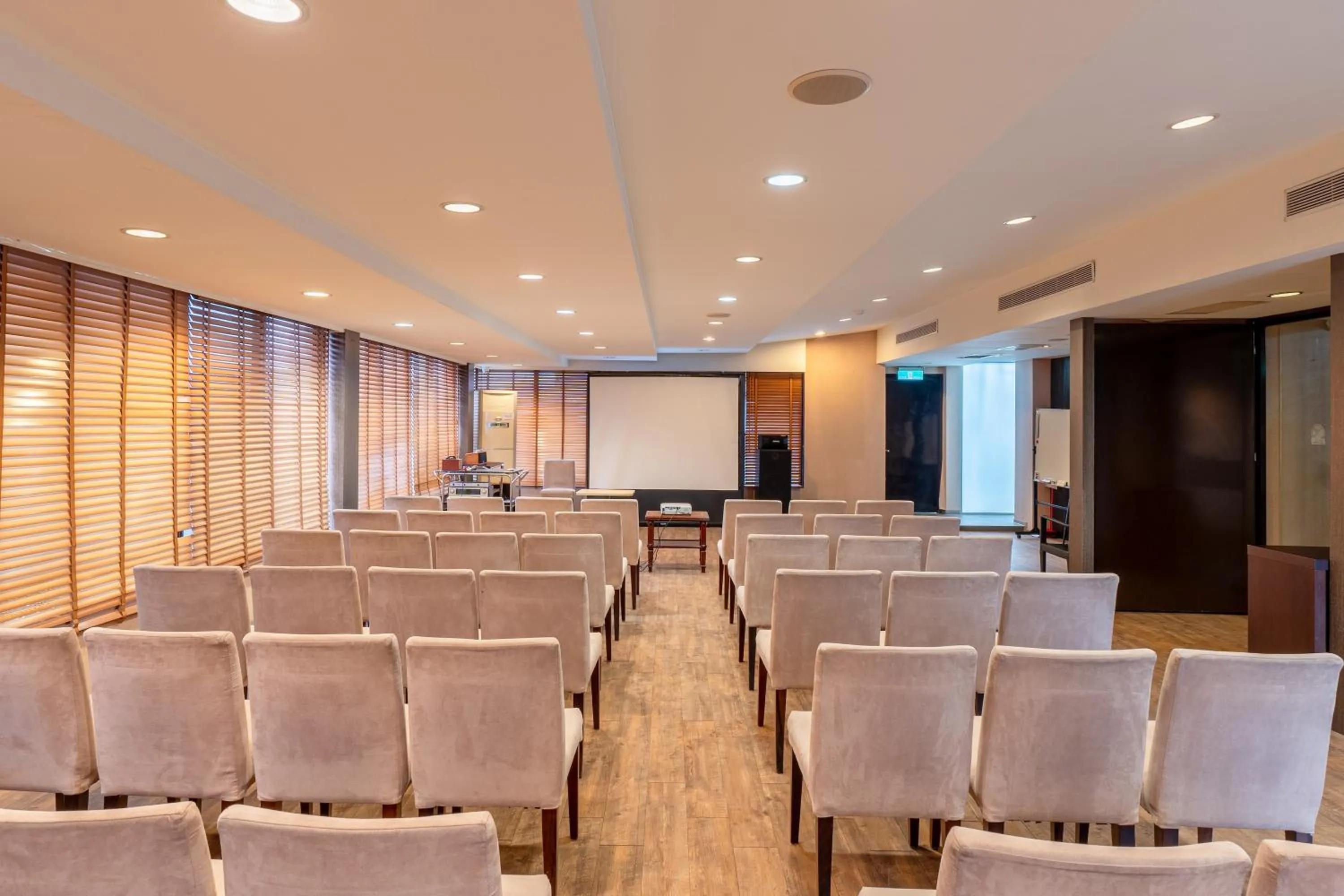 Meeting/conference room in Guide Hotel Taipei Chongqing