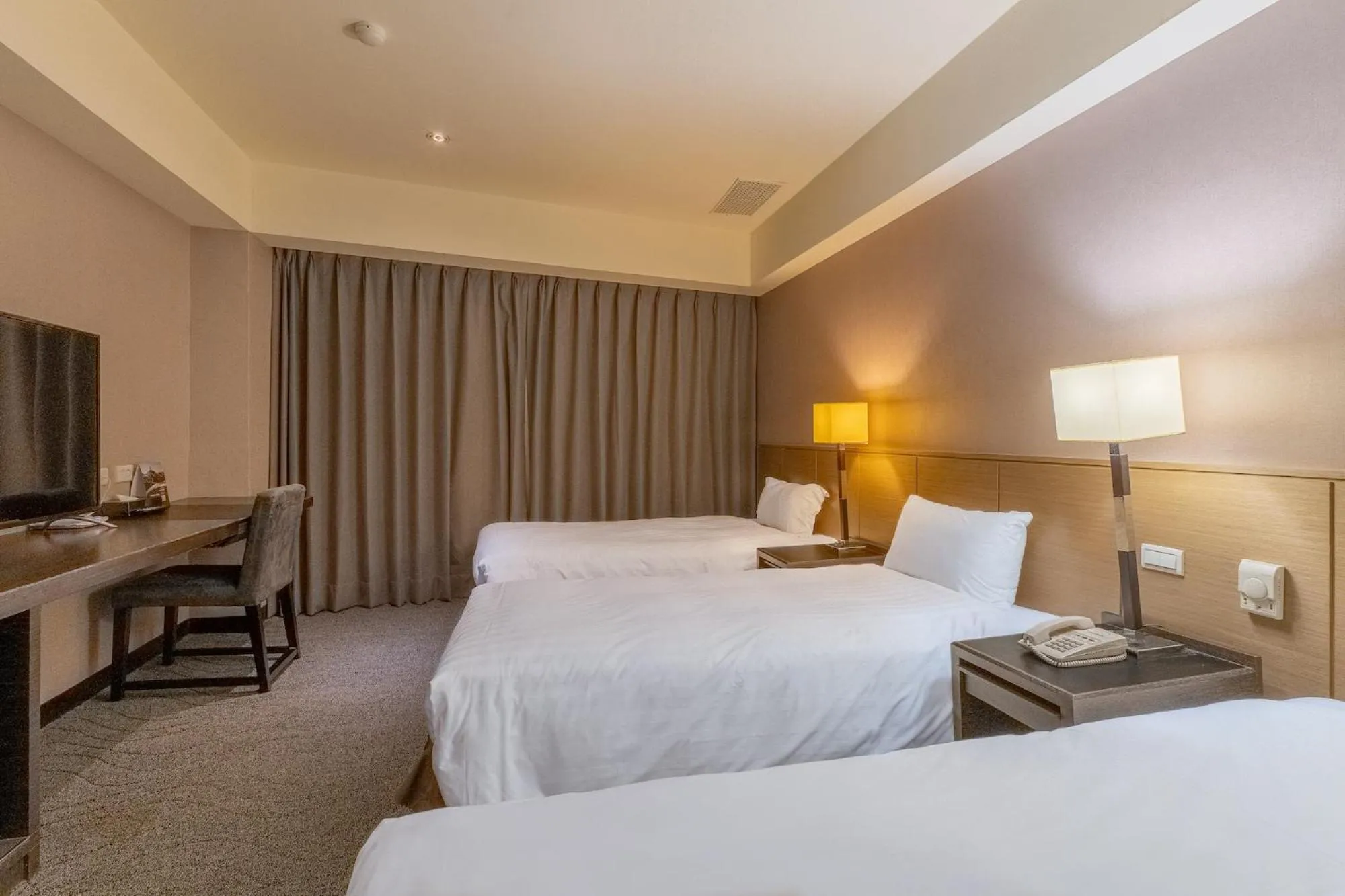 bunk bed, Bed in Guide Hotel Taipei Chongqing