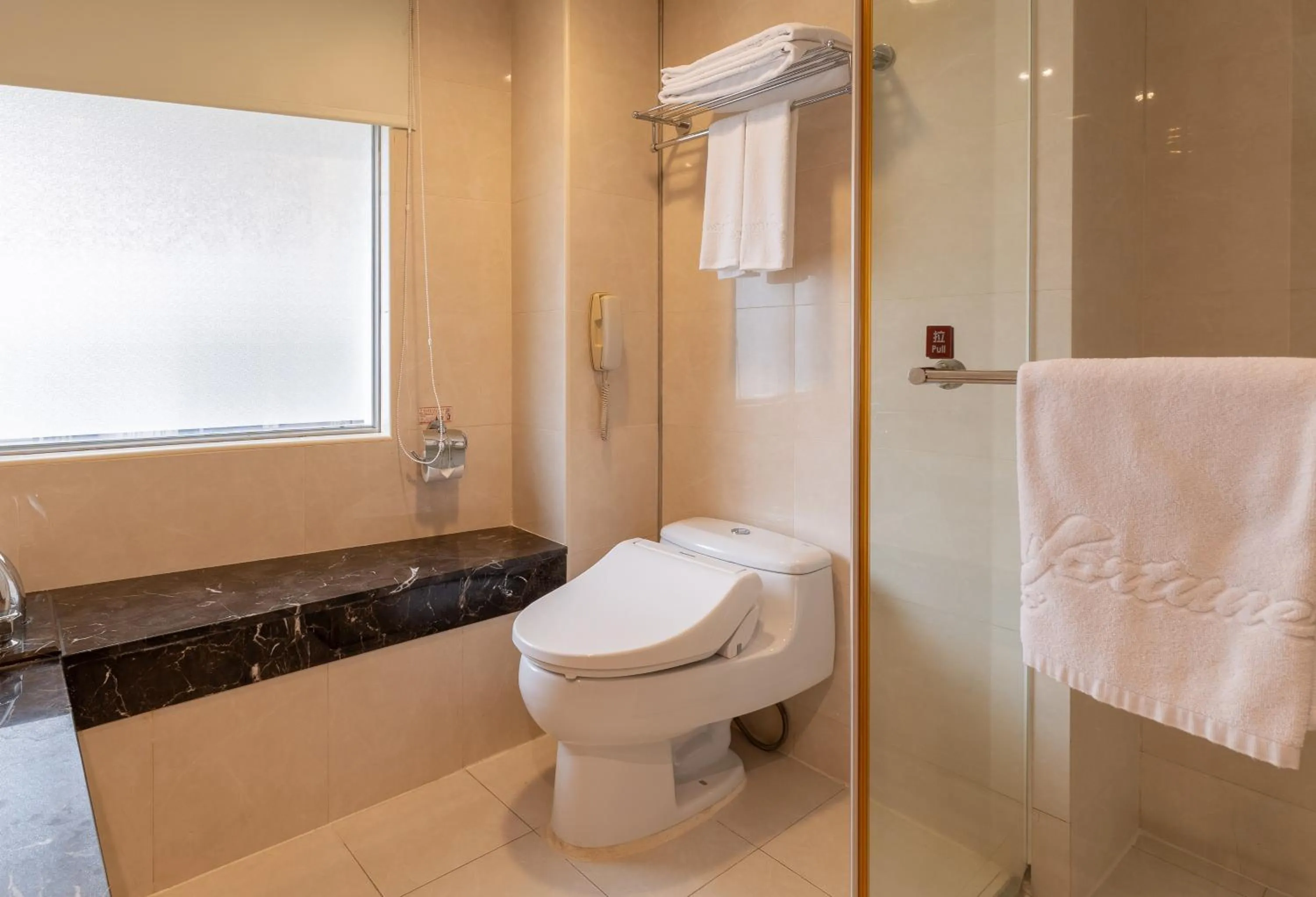 Shower in Guide Hotel Taipei Chongqing