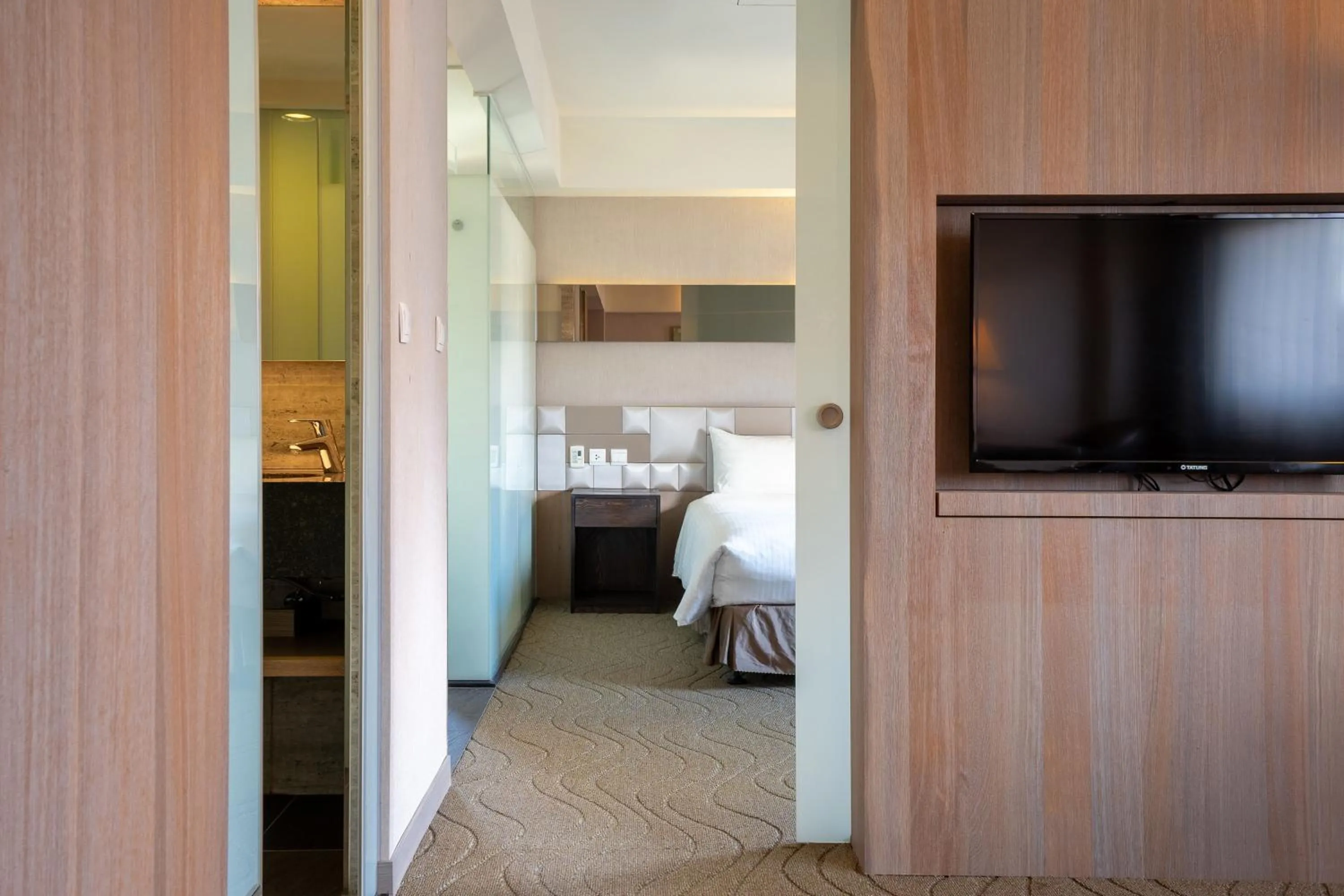 TV and multimedia, Bed in Guide Hotel Taipei Chongqing