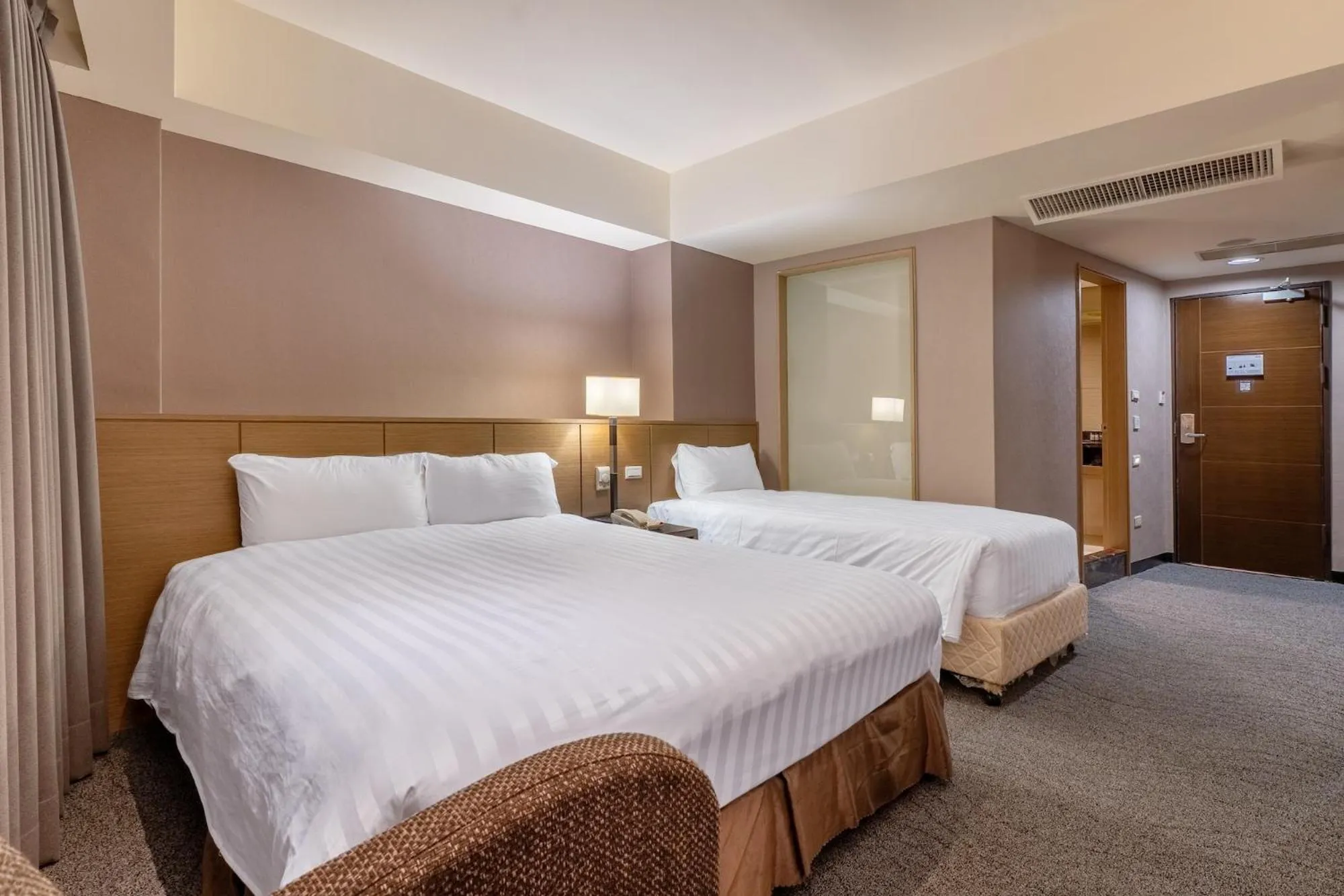 bunk bed, Bed in Guide Hotel Taipei Chongqing