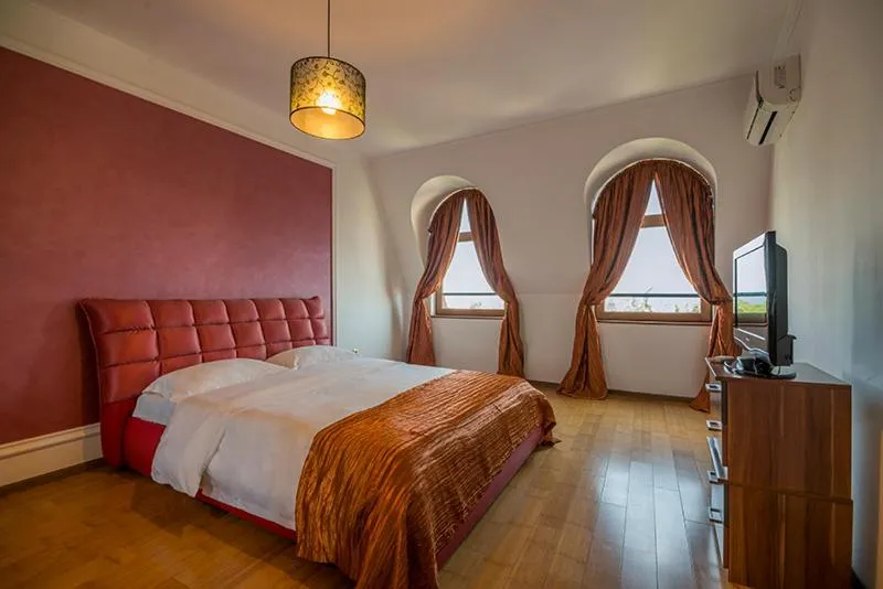 Purple Star Apartments