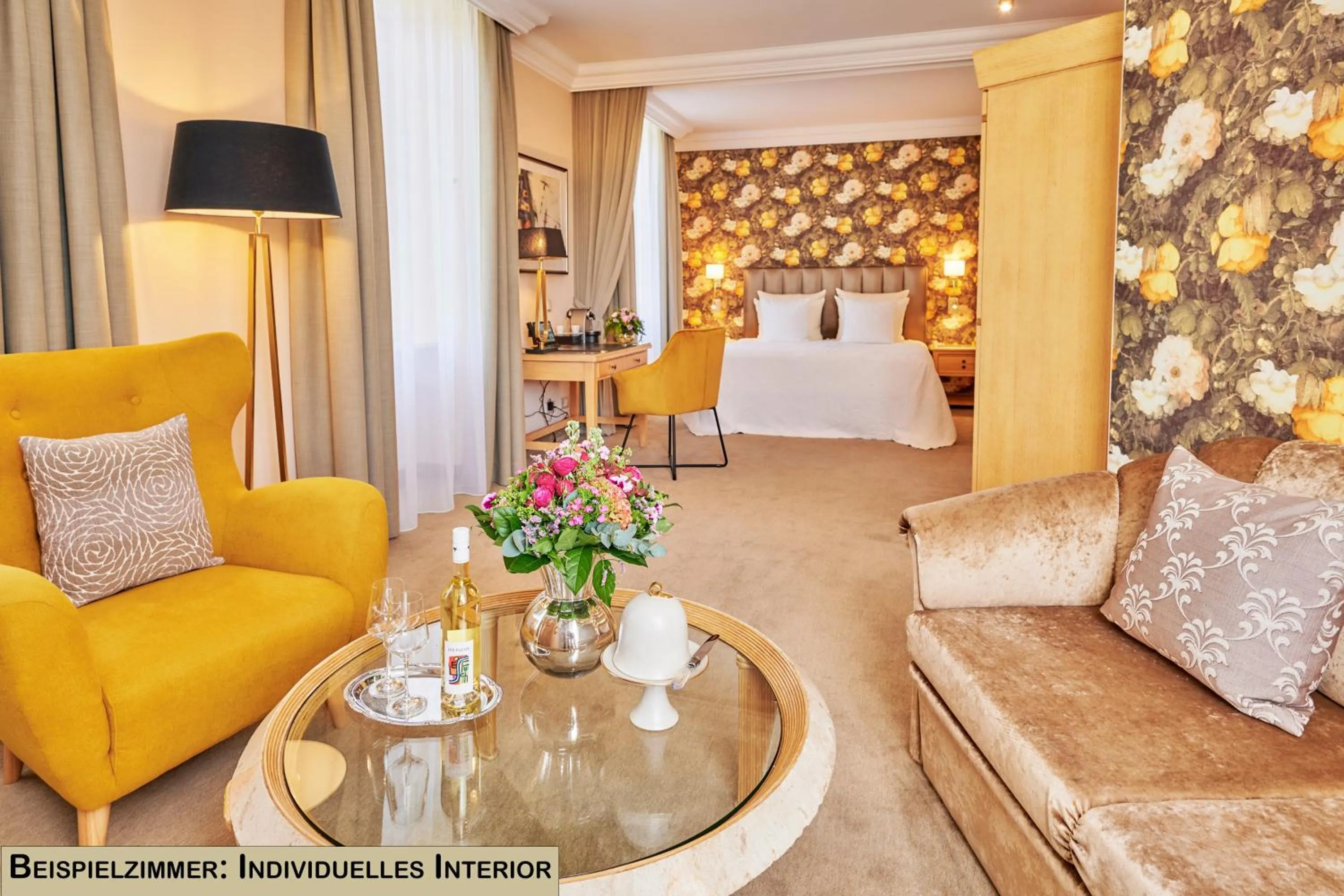 Photo of the whole room, Bed in Weinromantikhotel Richtershof