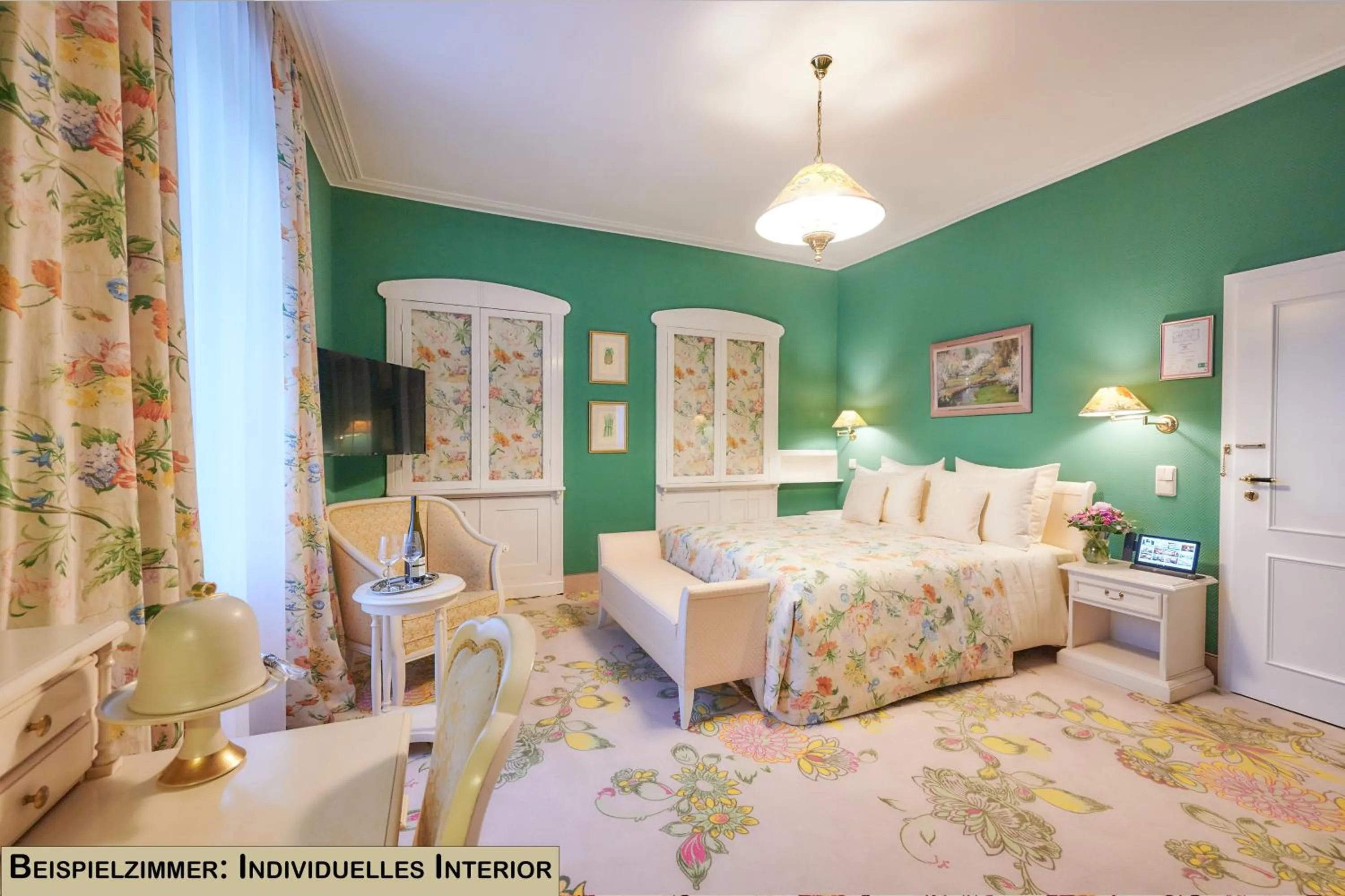 Photo of the whole room, Bed in Weinromantikhotel Richtershof