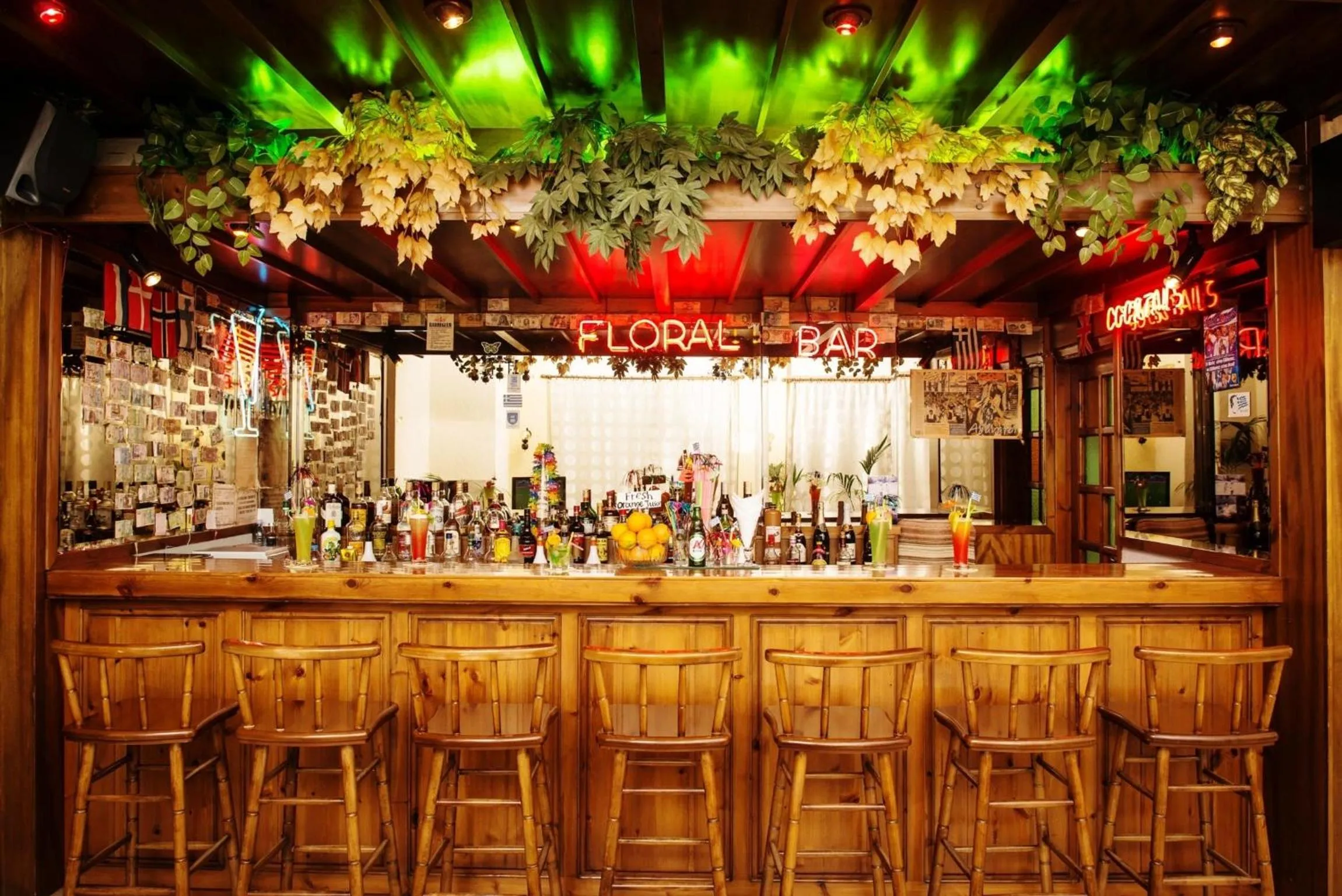 Lounge or bar in Floral Hotel