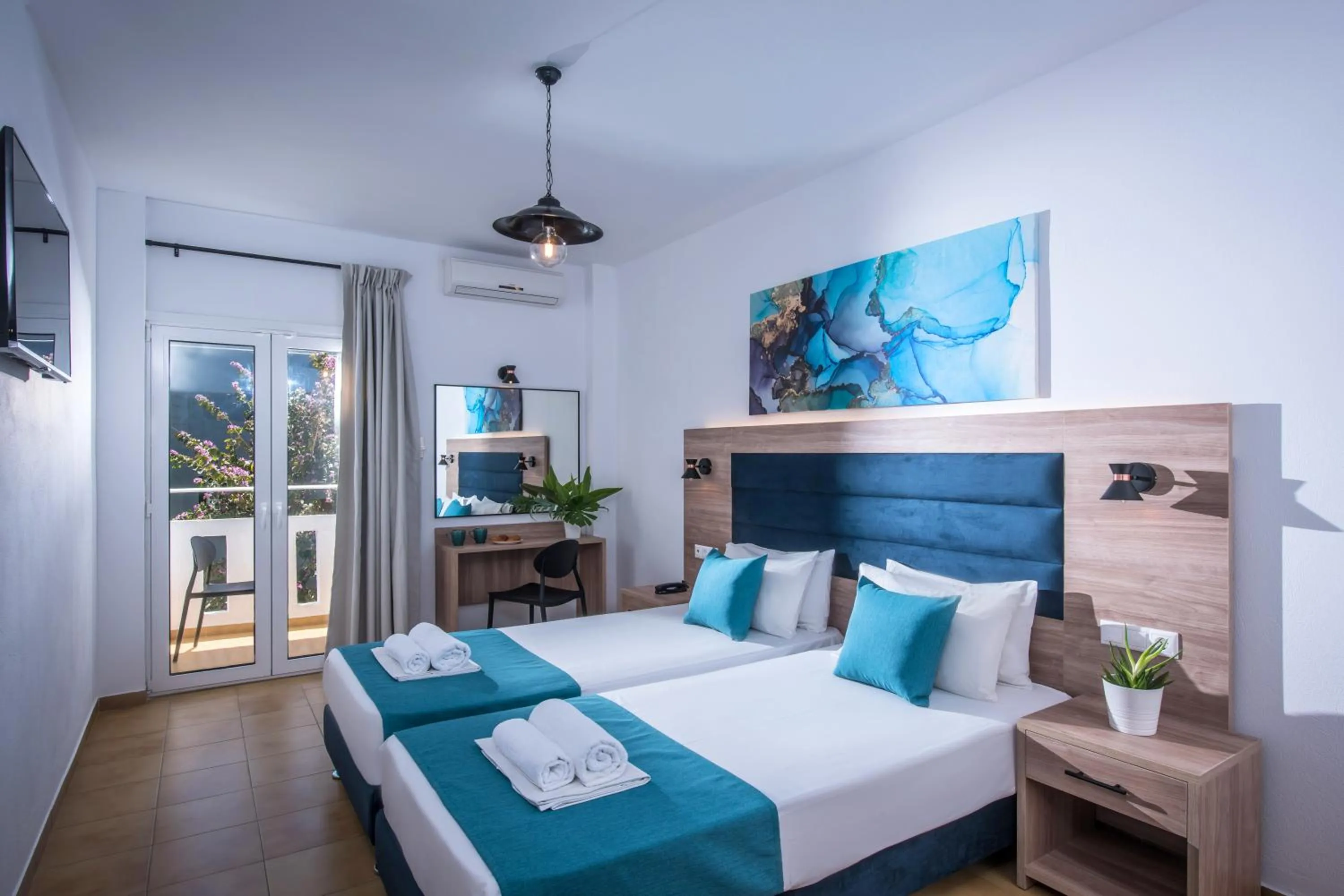 Bedroom, Bed in Floral Hotel