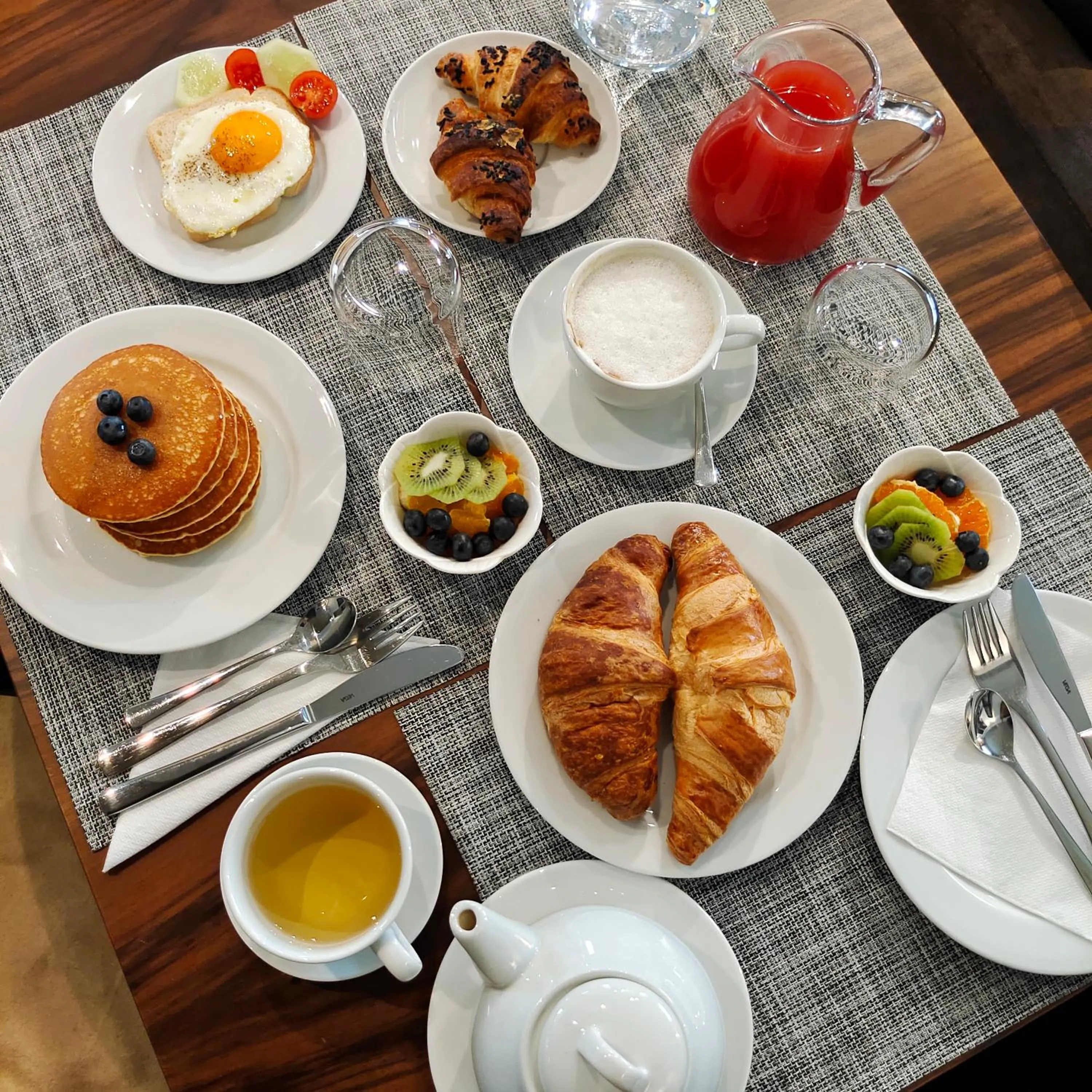 Breakfast in Ada Home